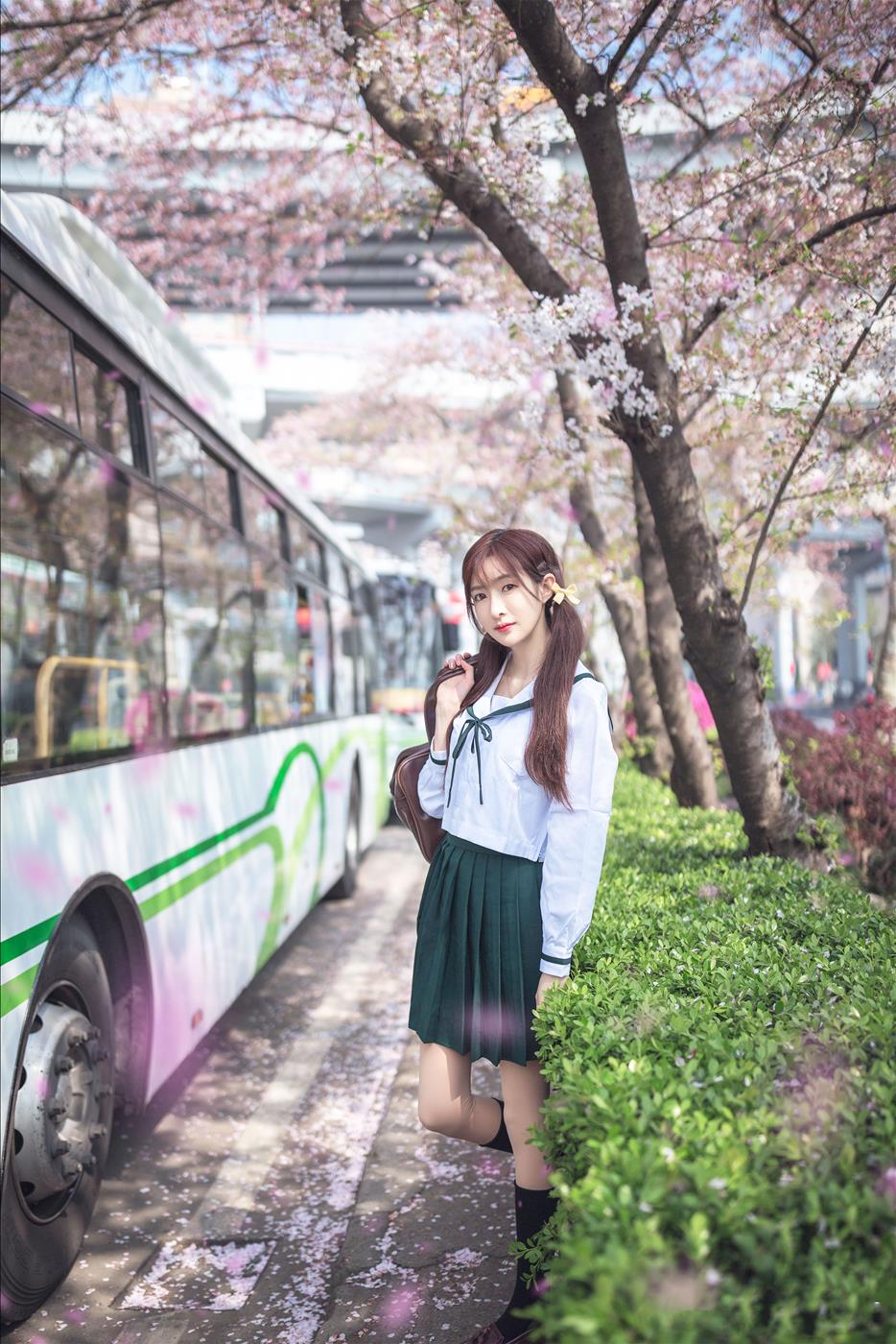 网紅Coser@王羽杉 JK樱花 [20P/26MB]