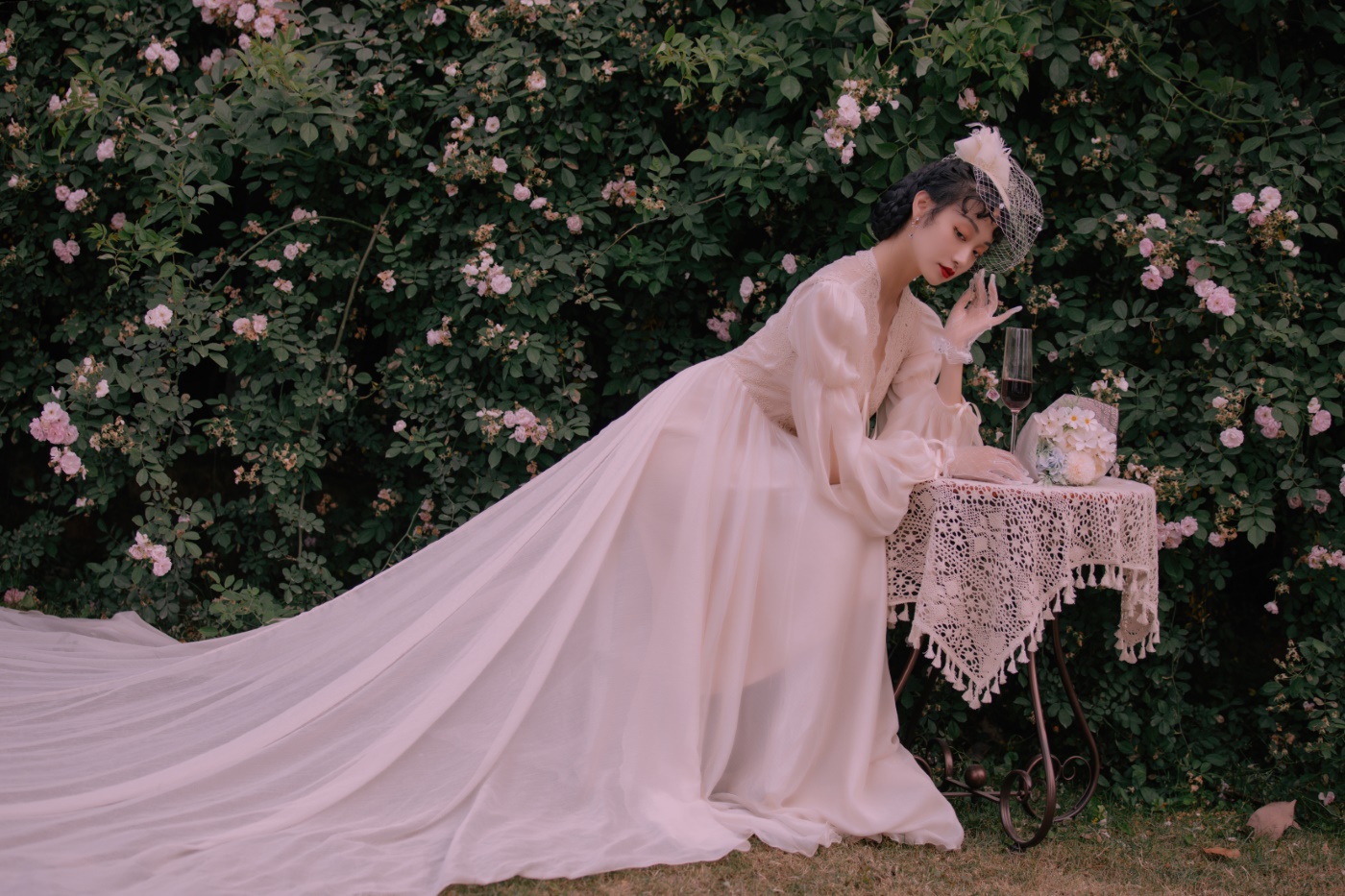 [YITUYU艺图语] 2022.06.16 蔷薇有你 凌子兮 [23P/406MB]