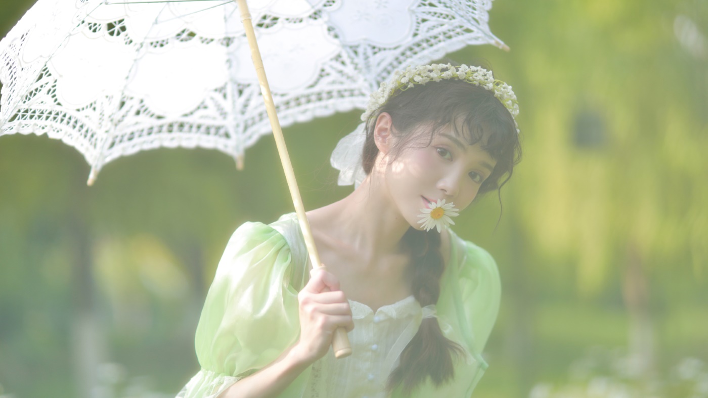 [YITUYU艺图语] 2022.06.17 她在光里徜徉 西西 [55P/272MB]