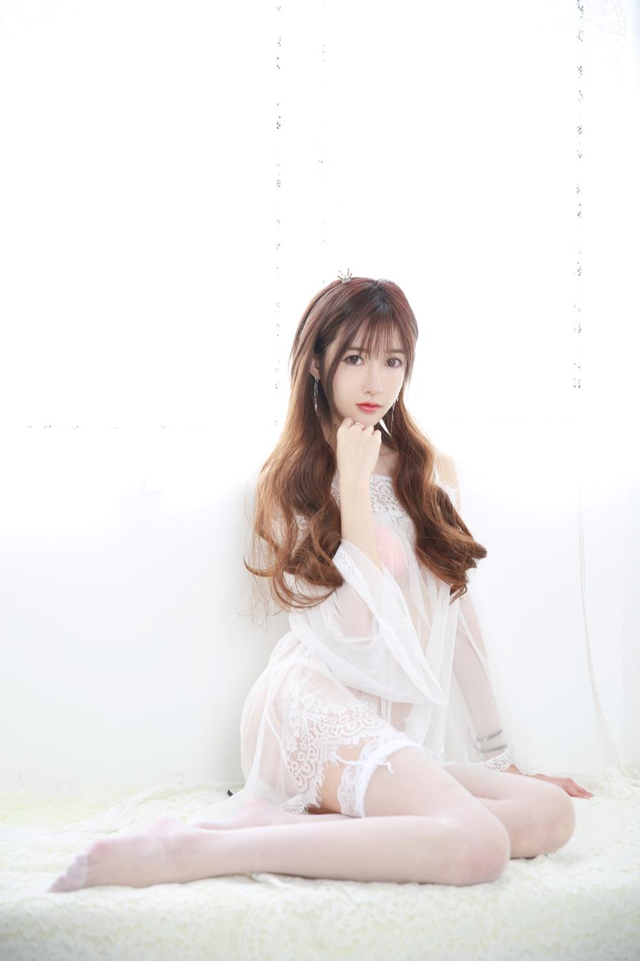 网紅Coser@王羽杉 透纱白裙[45P/91MB]