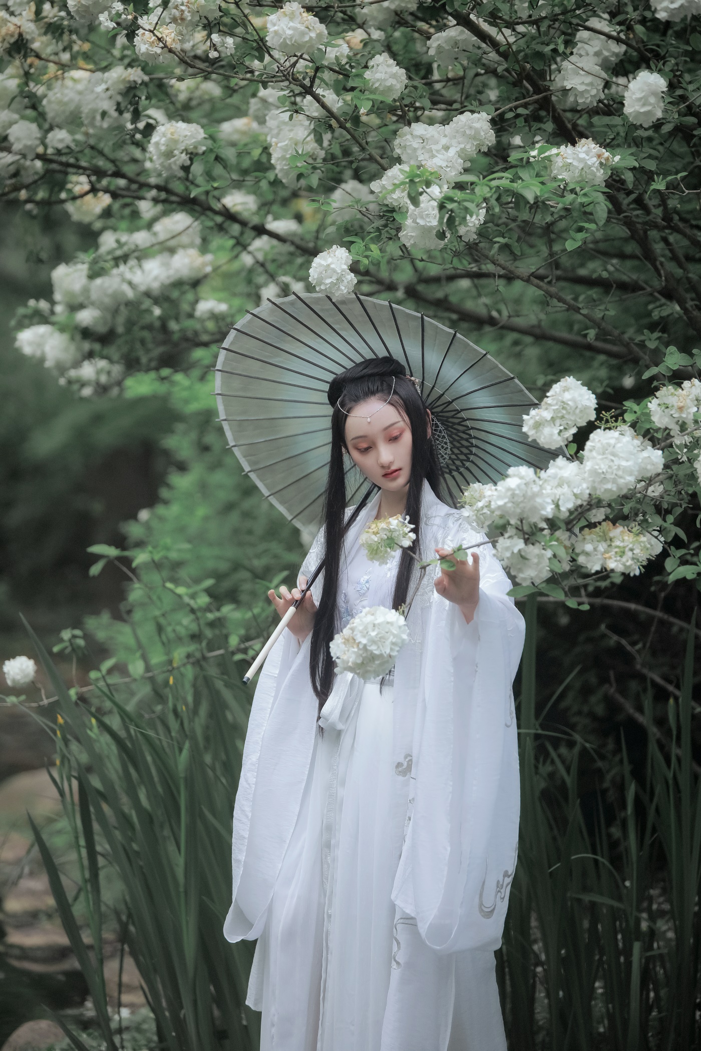 [YITUYU艺图语] 2022.06.15 琼花并貌 云之是小狐狸吖 [22P/481MB]