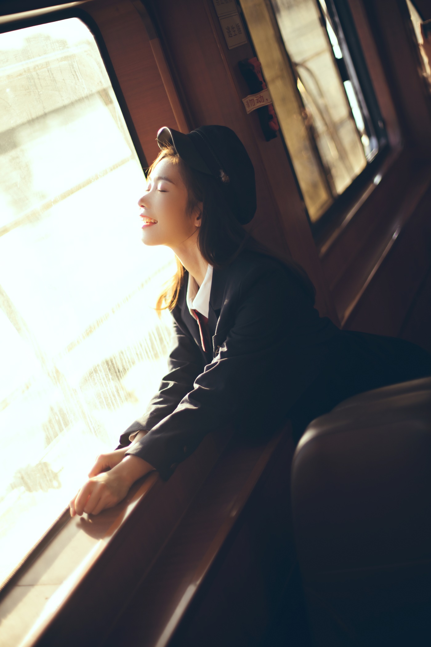 [YITUYU艺图语] 2022.06.10 水上巴士逆光JK 诚信肥宅seiya [30P/581MB]