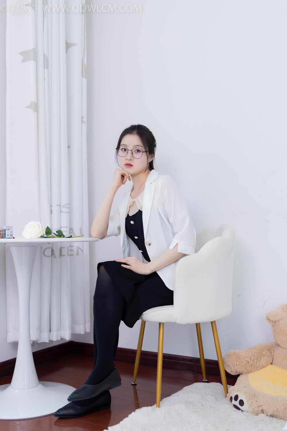 物恋传媒 NO.1640 青柠-木叶落秋声[154P/1V/3.57GB]