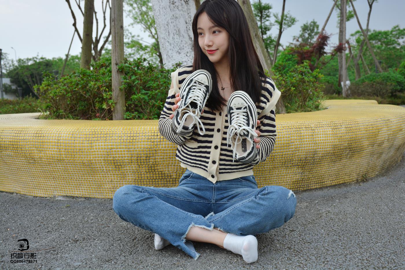 [织梦映像]NO.016 少女牛仔裤草地白袜[80P/1V/2.47GB]