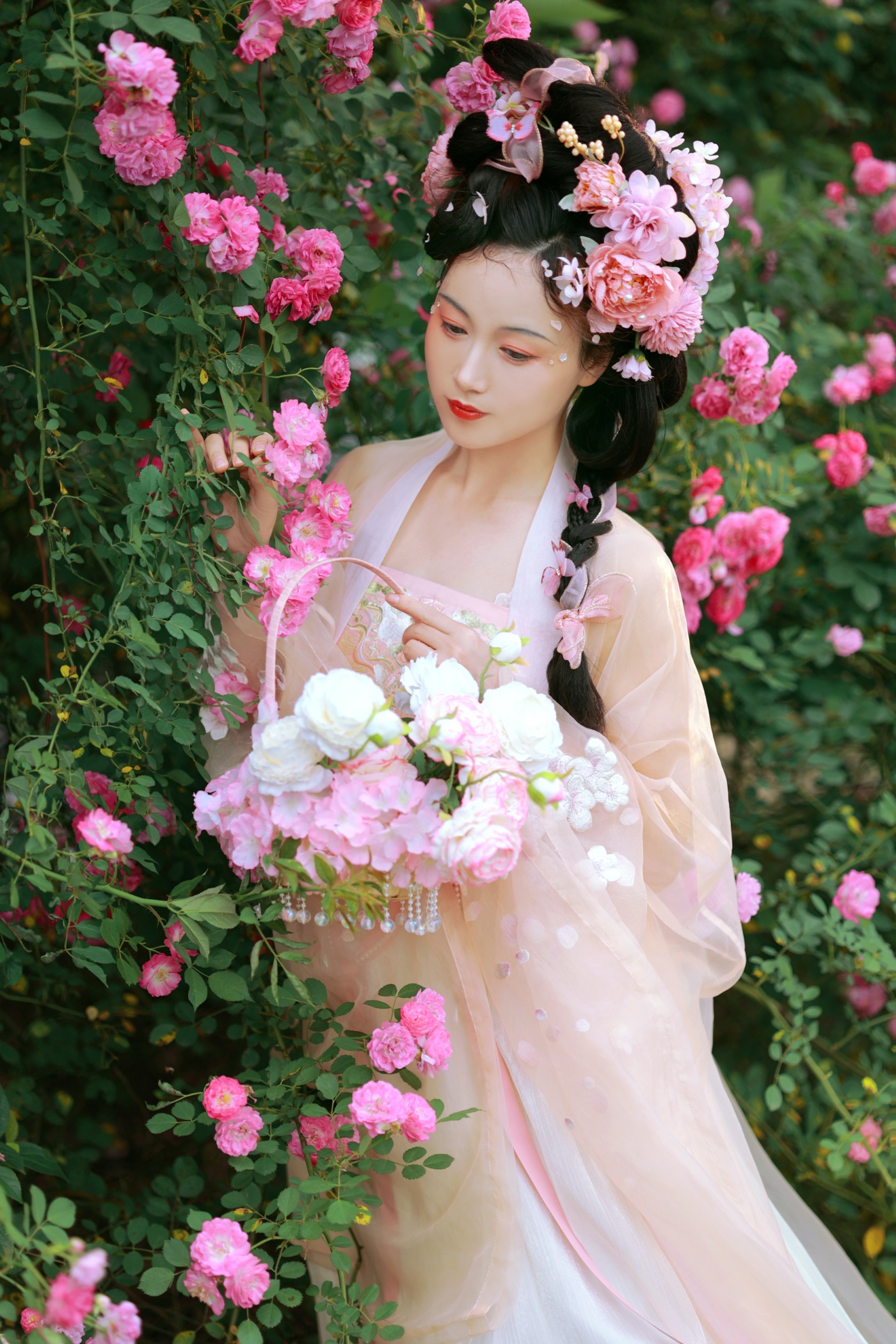 [YITUYU艺图语] 2022.06.18 蔷薇花神 笑笑 [35P/294MB]