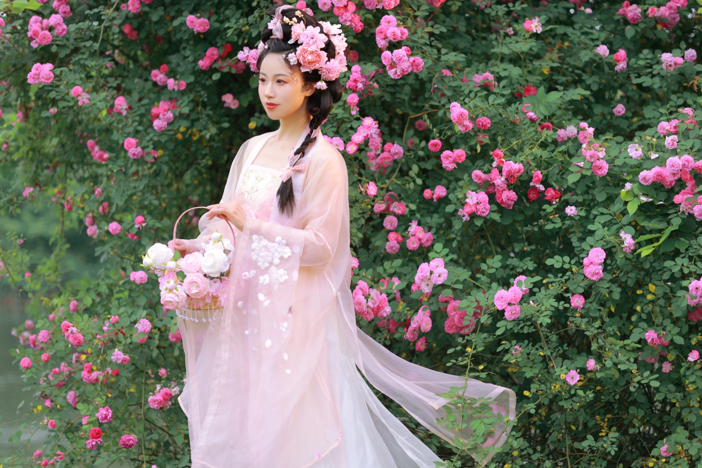 [YITUYU艺图语] 2022.06.18 蔷薇花神 笑笑 [35P/294MB]