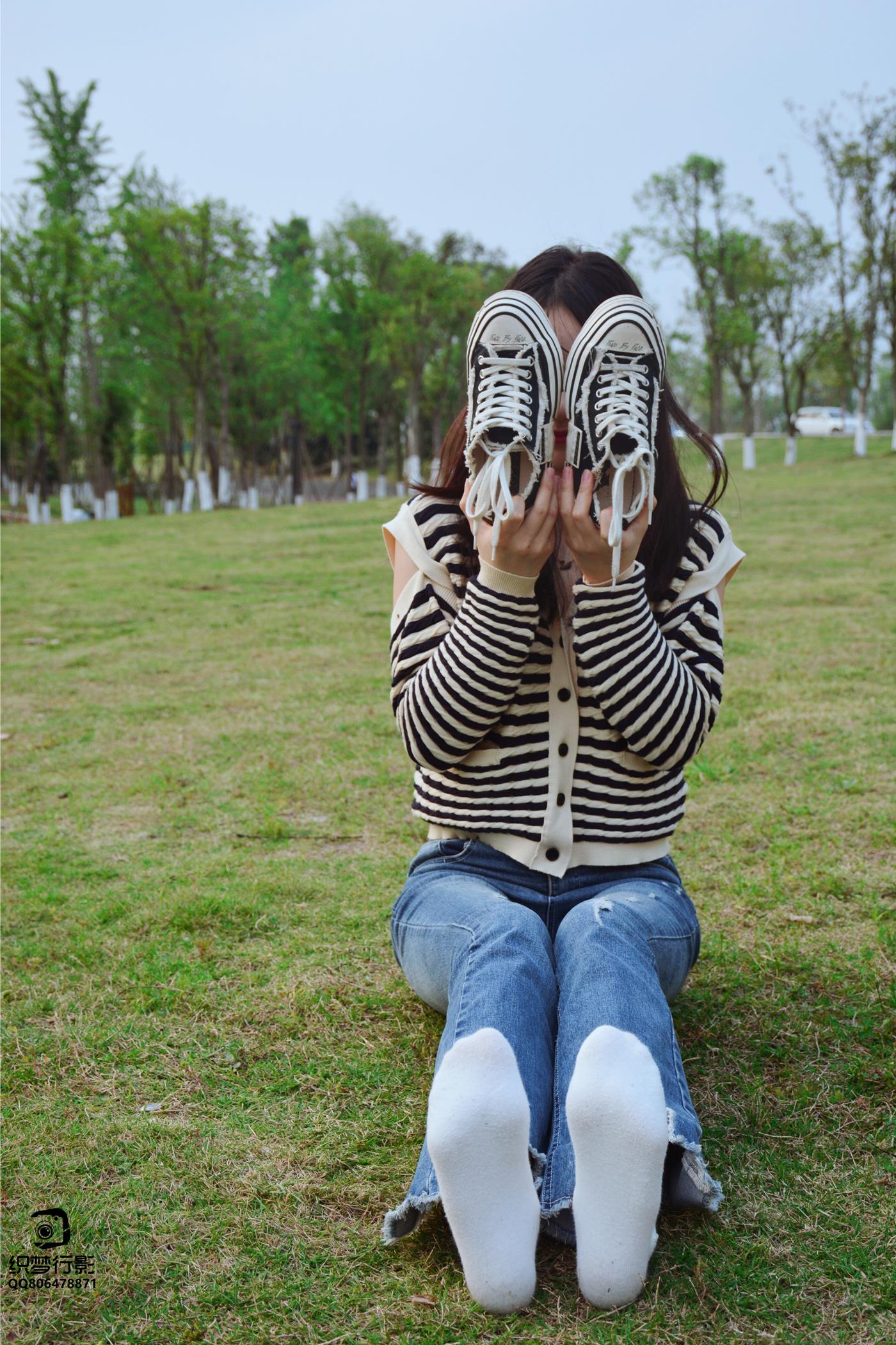 [织梦映像]NO.016 少女牛仔裤草地白袜[80P/1V/2.47GB]