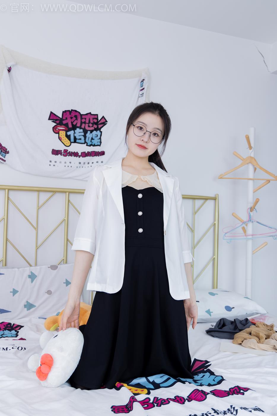 物恋传媒 NO.1640 青柠-木叶落秋声[154P/1V/3.57GB]