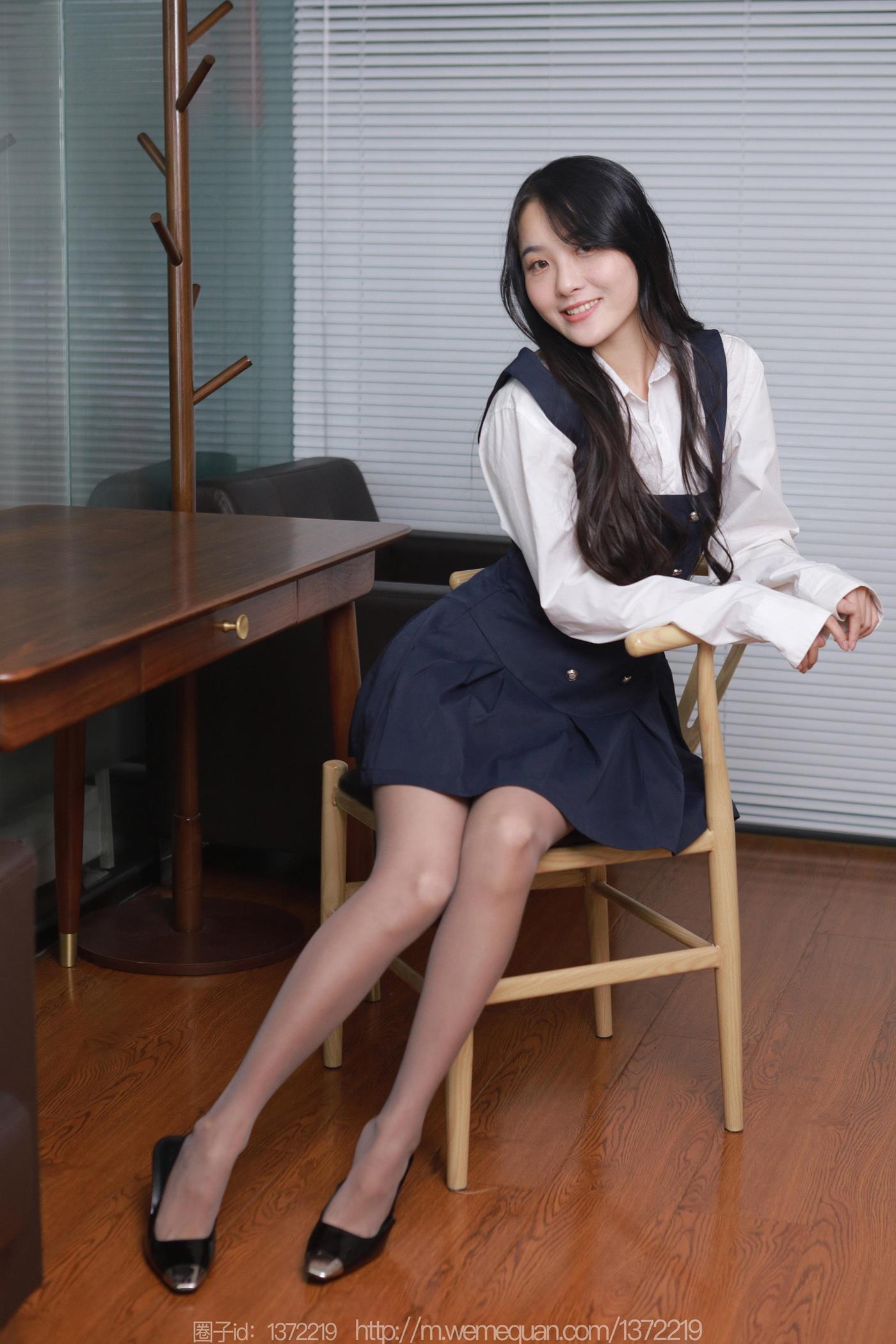 [IESS异思趣向] 2023.01.02 丝享家1317：婉萍《学苑短裙》[79P/78MB]