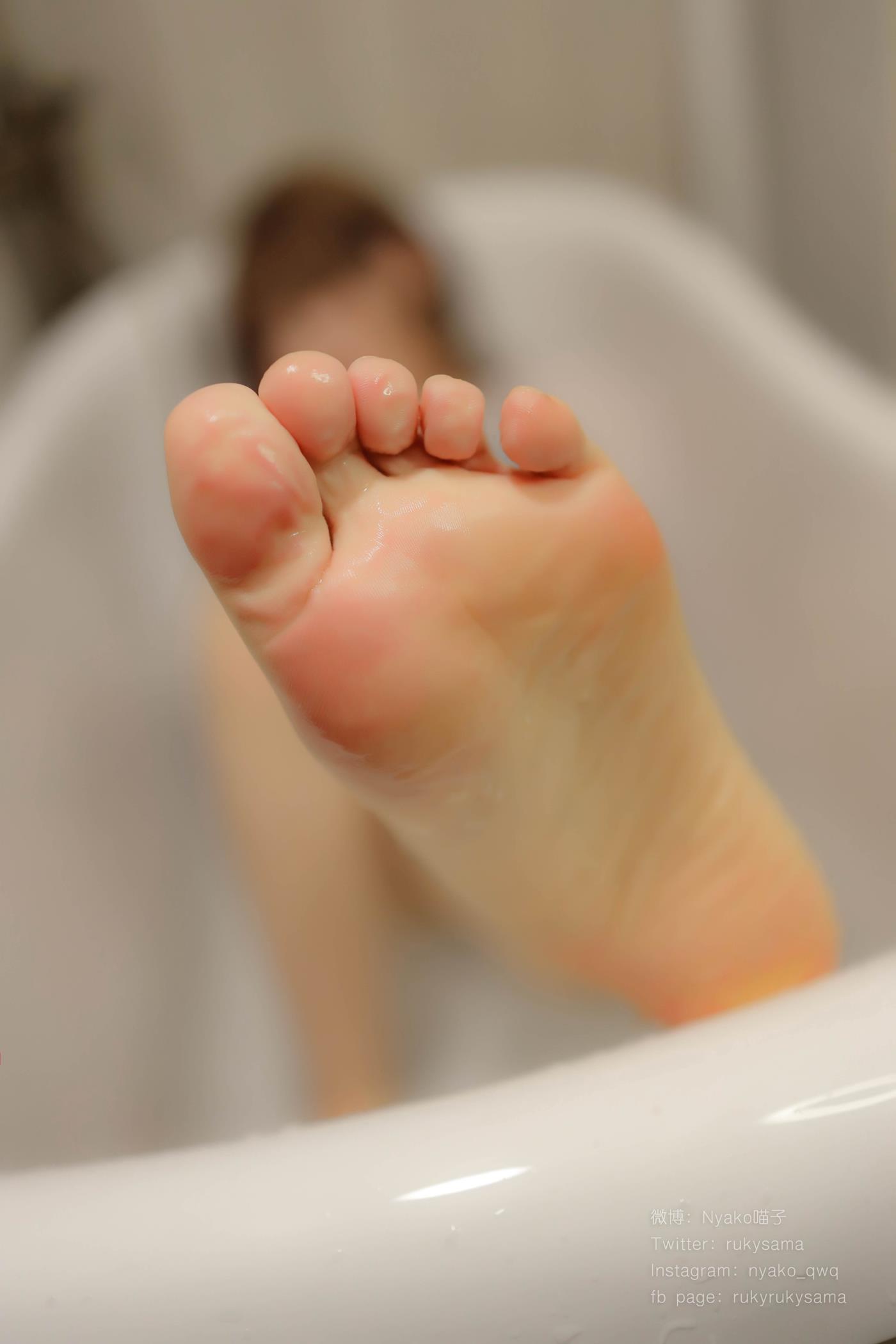 Nyako喵子 - 縛られたの人妻[125P/273MB]