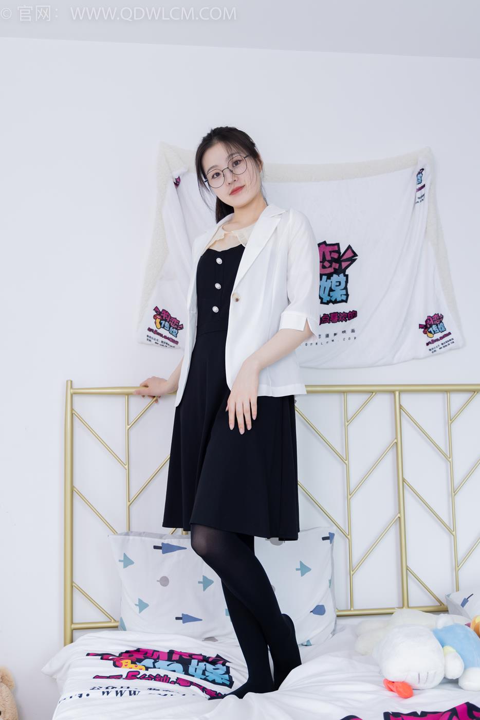 物恋传媒 NO.1640 青柠-木叶落秋声[154P/1V/3.57GB]