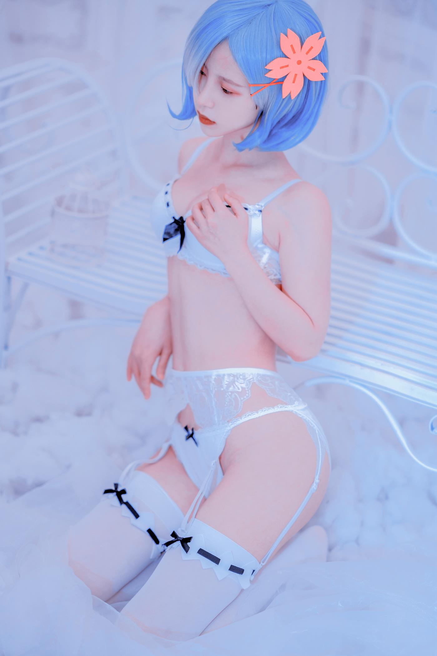 网紅Coser@晕崽Zz – 蕾姆 [30P/120MB]