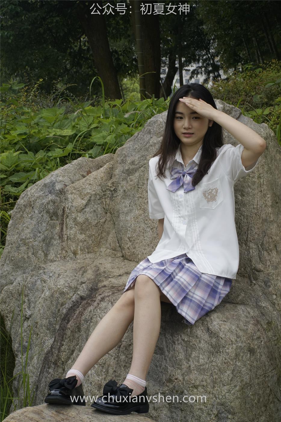 初夏女神 NO.025 十一 周末丛林 JK套搭配的袜子遭嫌弃[153P/1V/6.08GB]