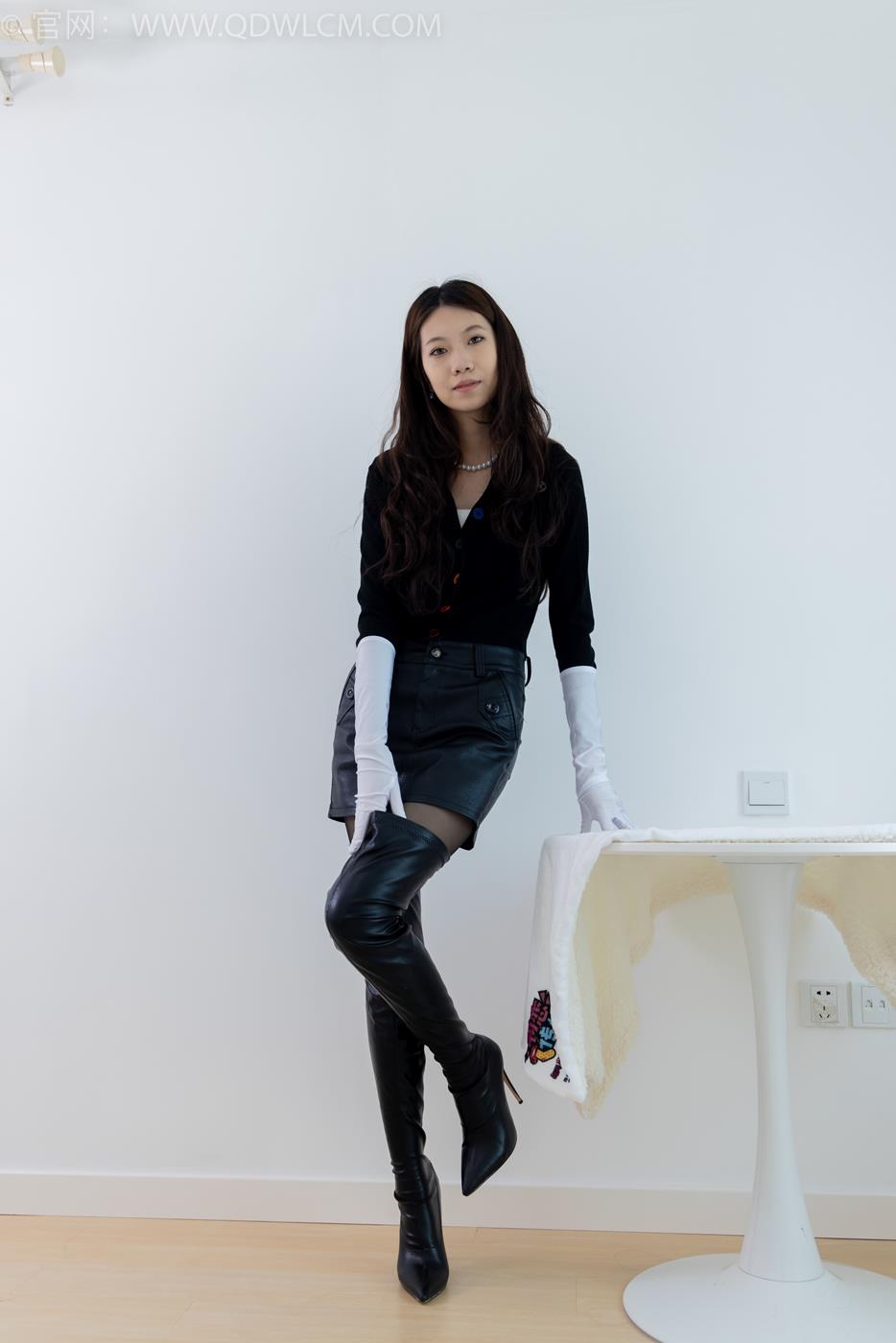 物恋传媒 NO.1666 纤纤-黑暗的缝隙[164P/1V/3.87GB]