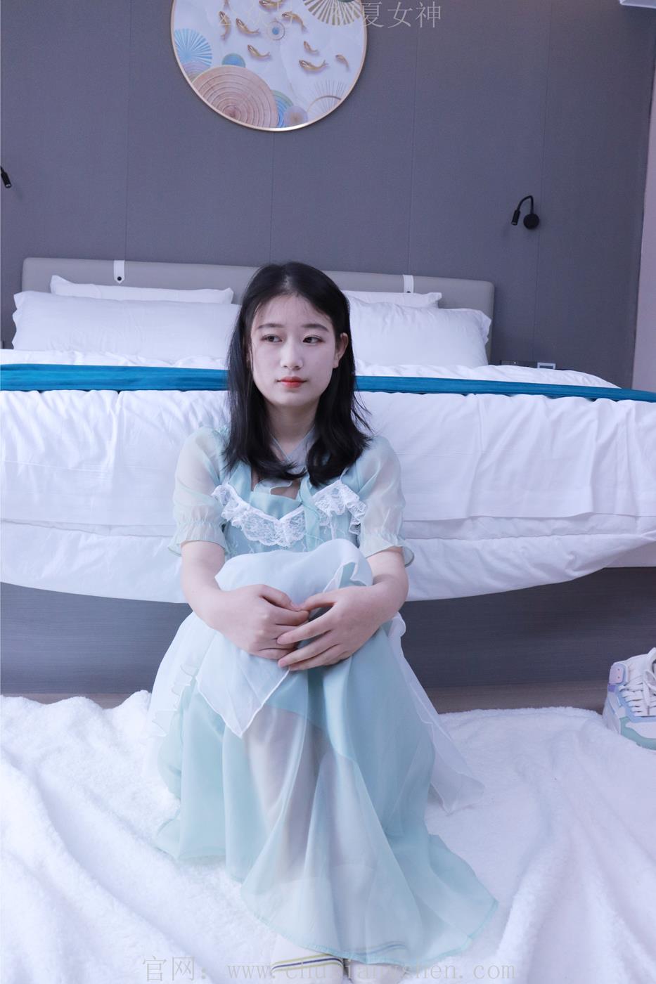 初夏女神 NO.009 念念 绿野仙踪M码连衣裙搭回力球鞋[120P/1V/5.53GB]