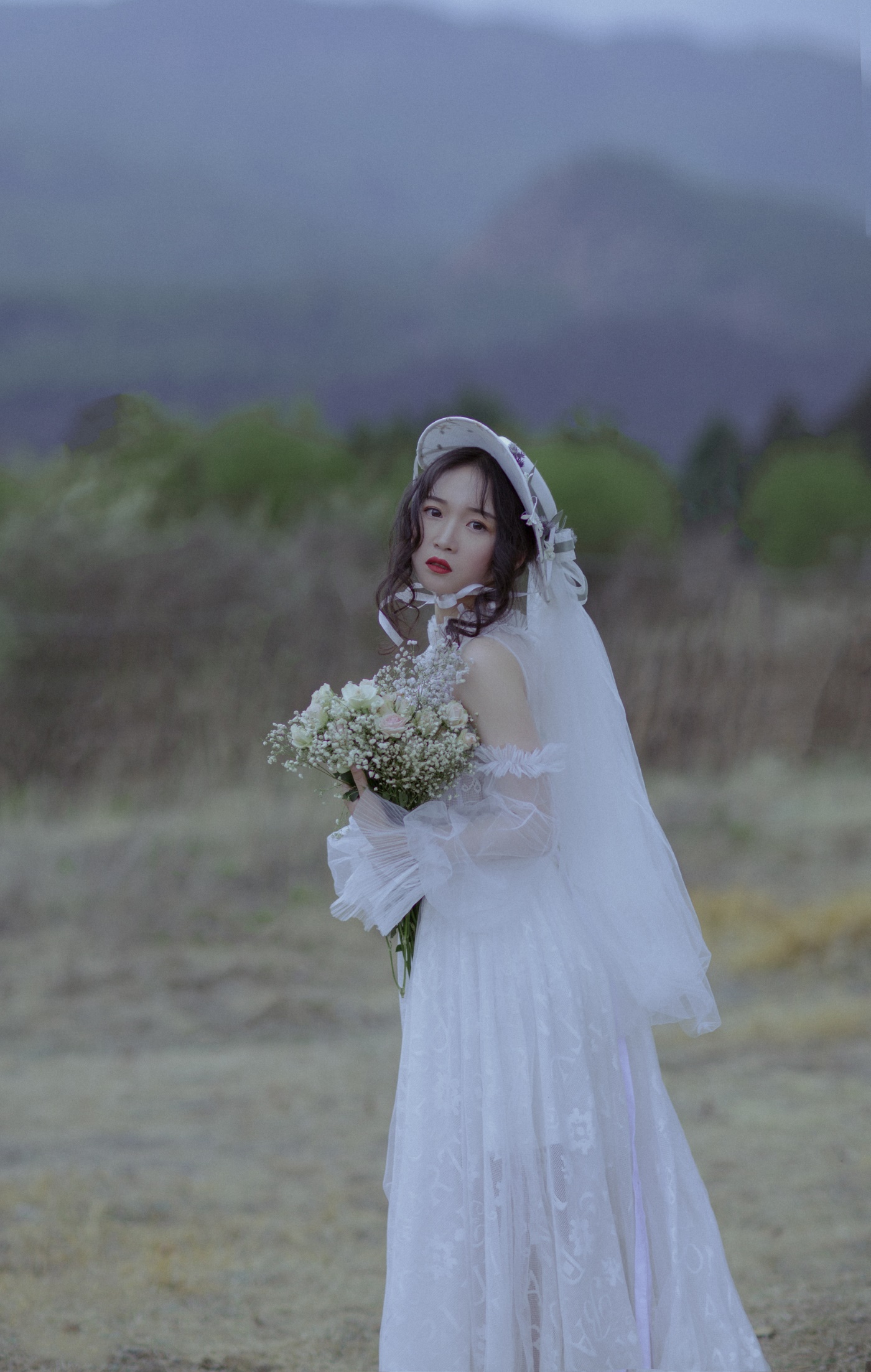 [YITUYU艺图语] 2022.06.25 为自己穿一次婚纱 月下桑小川 [33P/288MB]