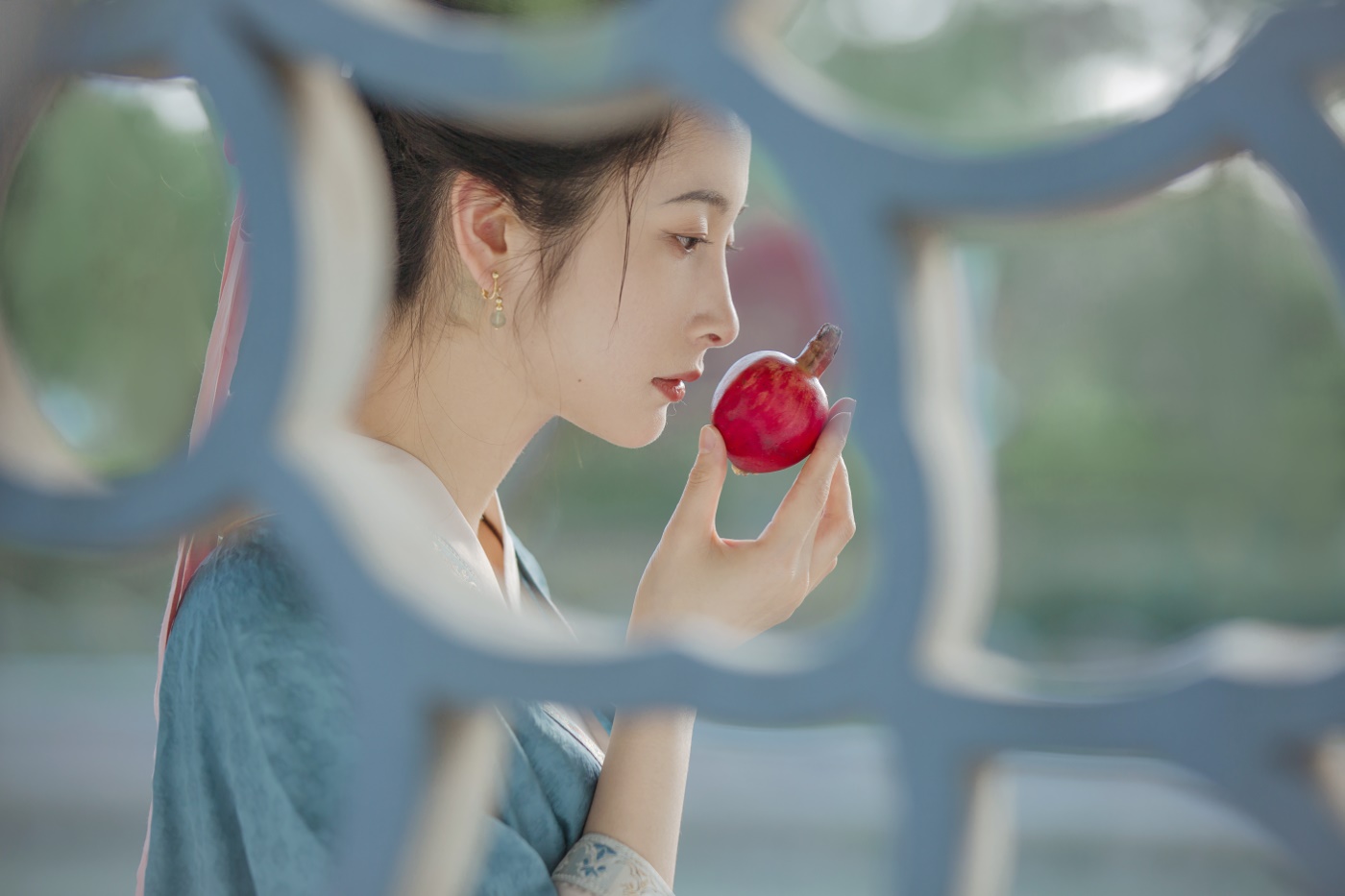 [YITUYU艺图语] 2022.06.29 拾尽千苍色，携来两袖风 五月的三花猫 [27P/156MB]