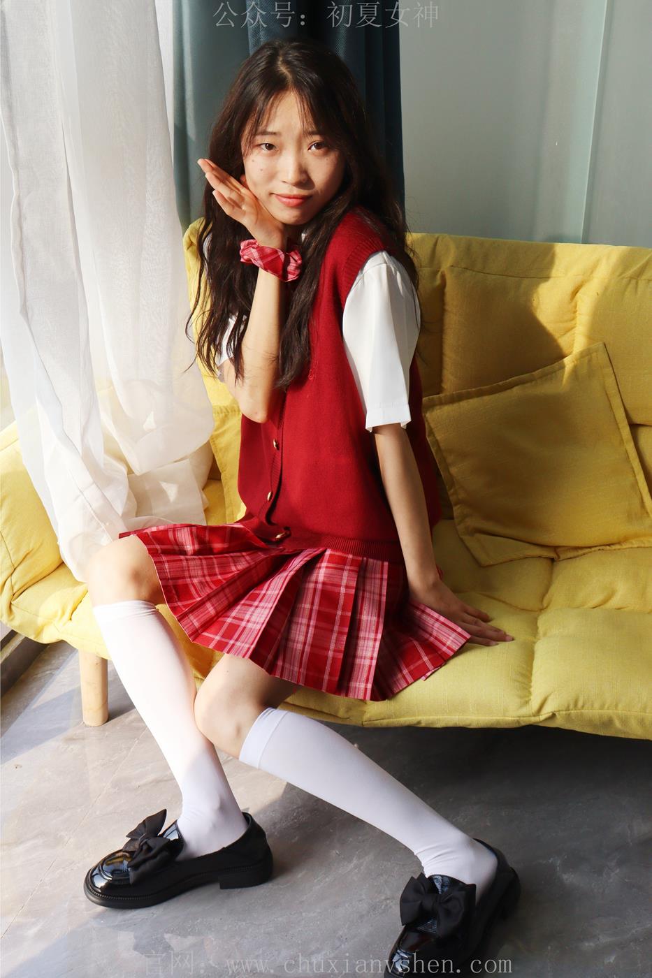 初夏女神 NO.014 蓝莓 S码大红色JK套搭小黑皮鞋[100P/1V/6.11GB]