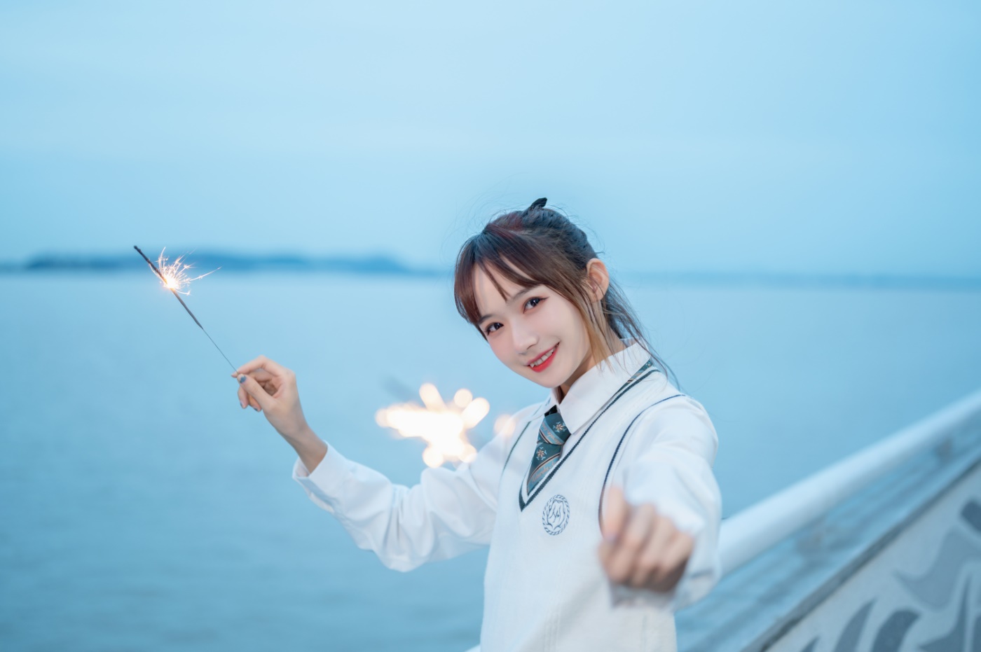 [YITUYU艺图语] 2022.06.26 青草味的河堤 兔子Zzz不吃胡萝卜 [26P/293MB]