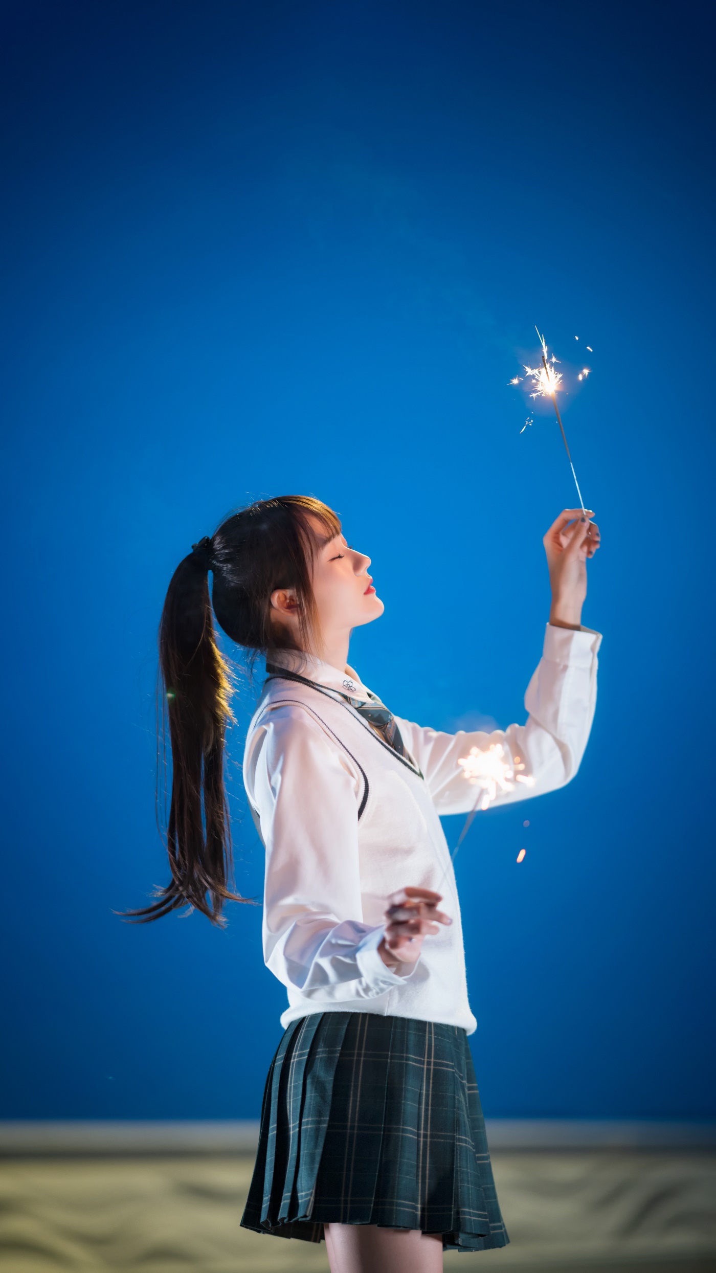 [YITUYU艺图语] 2022.06.26 青草味的河堤 兔子Zzz不吃胡萝卜 [26P/293MB]