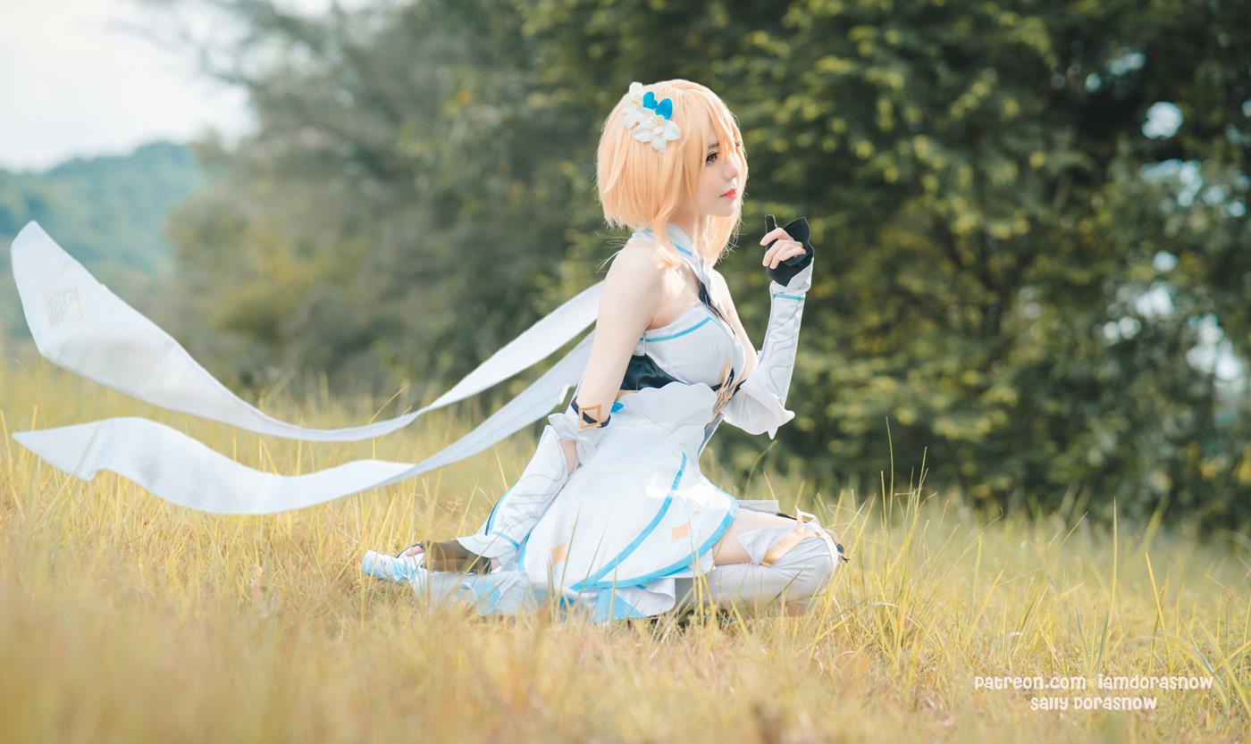 Sally Dorasnow - Lumine[27P/59MB]