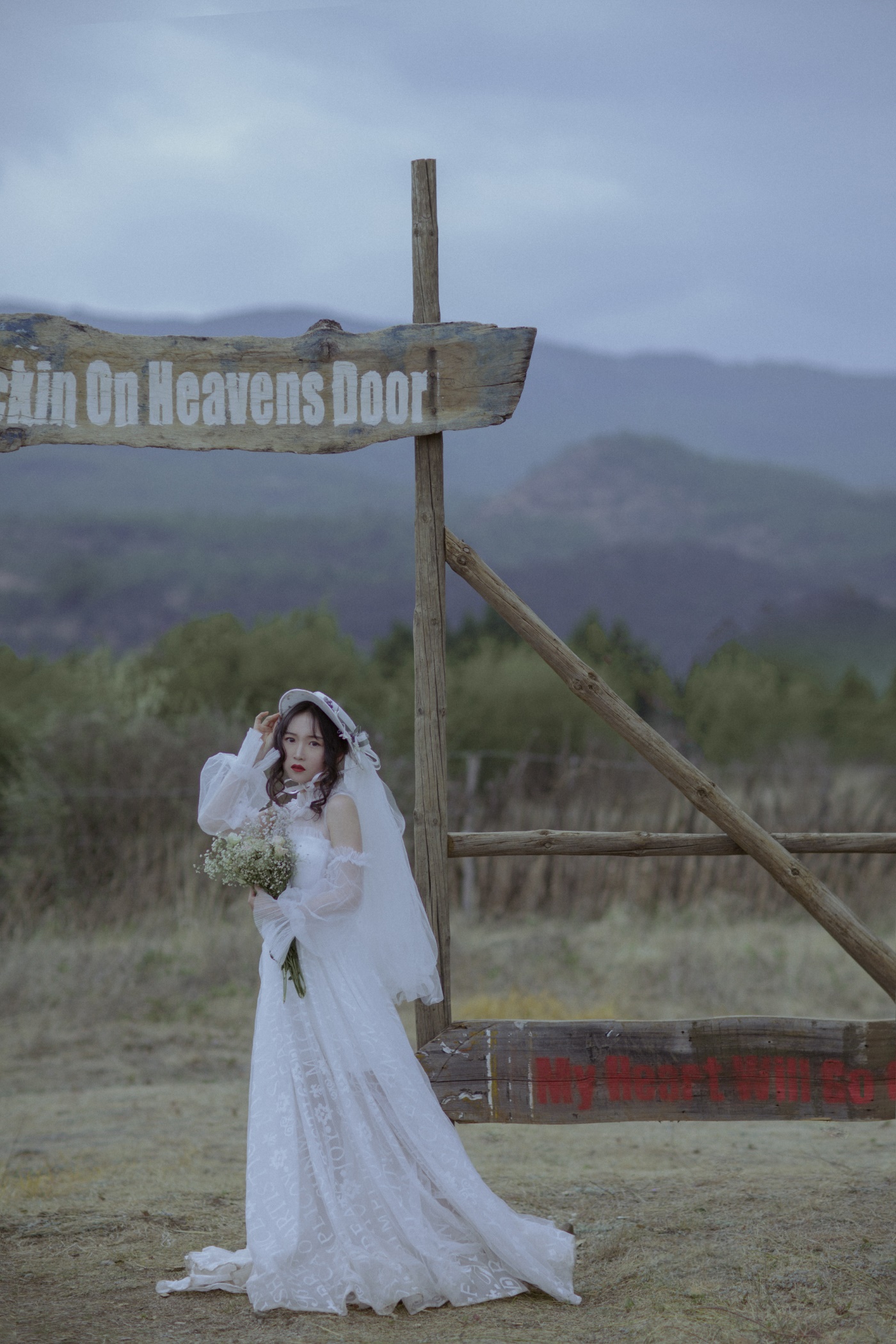 [YITUYU艺图语] 2022.06.25 为自己穿一次婚纱 月下桑小川 [33P/288MB]