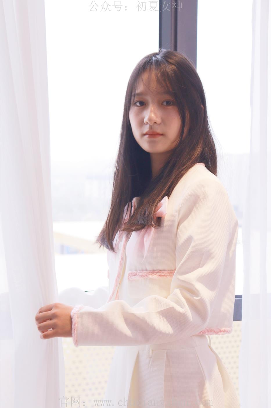 初夏女神 NO.020 沙沙 S码粉白色套搭配小白鞋[104P/1V/6.39GB]