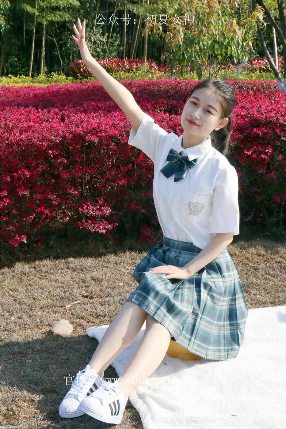 初夏女神 NO.019 念念 墨绿色JK搭配三叶草贝壳头鞋期[155P/1V/4.84GB]