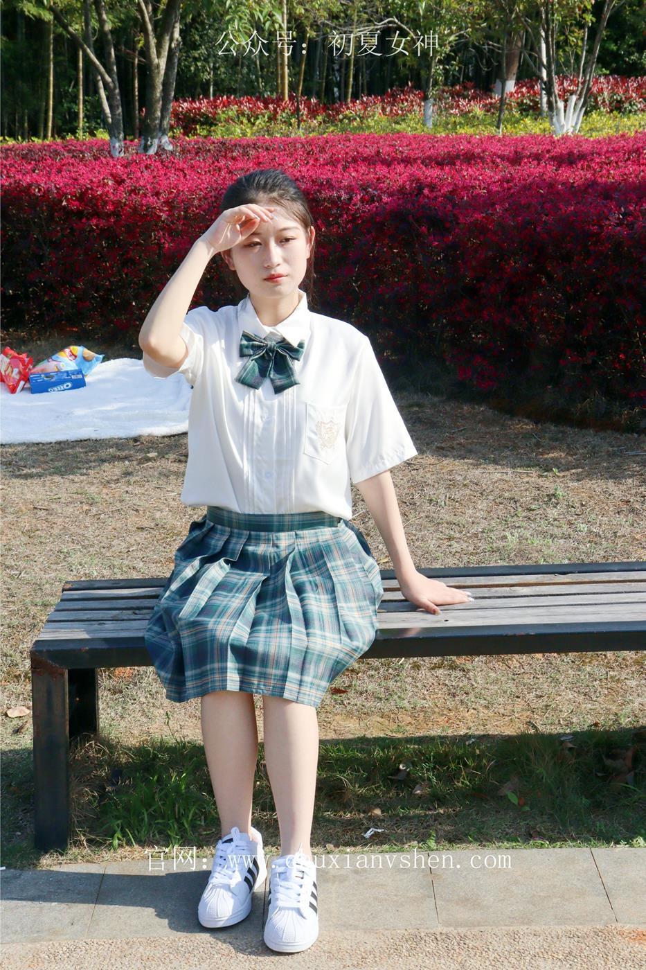 初夏女神 NO.019 念念 墨绿色JK搭配三叶草贝壳头鞋期[155P/1V/4.84GB]