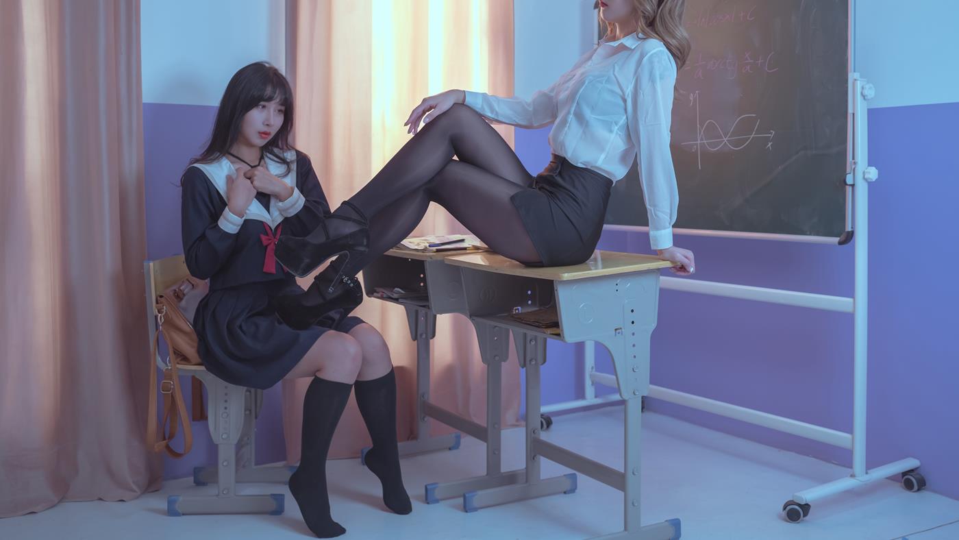 知名动漫博主@云溪溪 双人教室 [69P/1V/1.69GB]