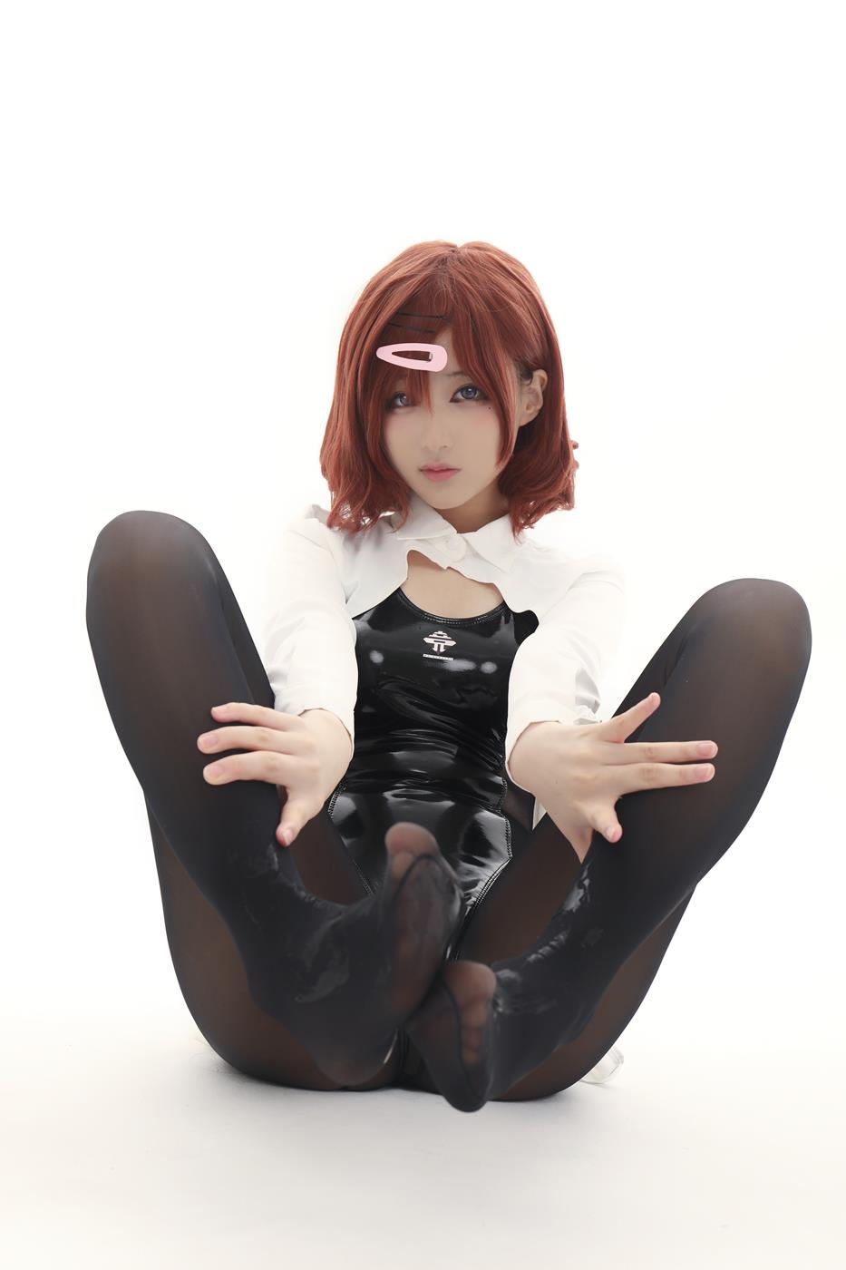 网紅Coser@幼爱 竟泳灰丝 [29P/59MB]