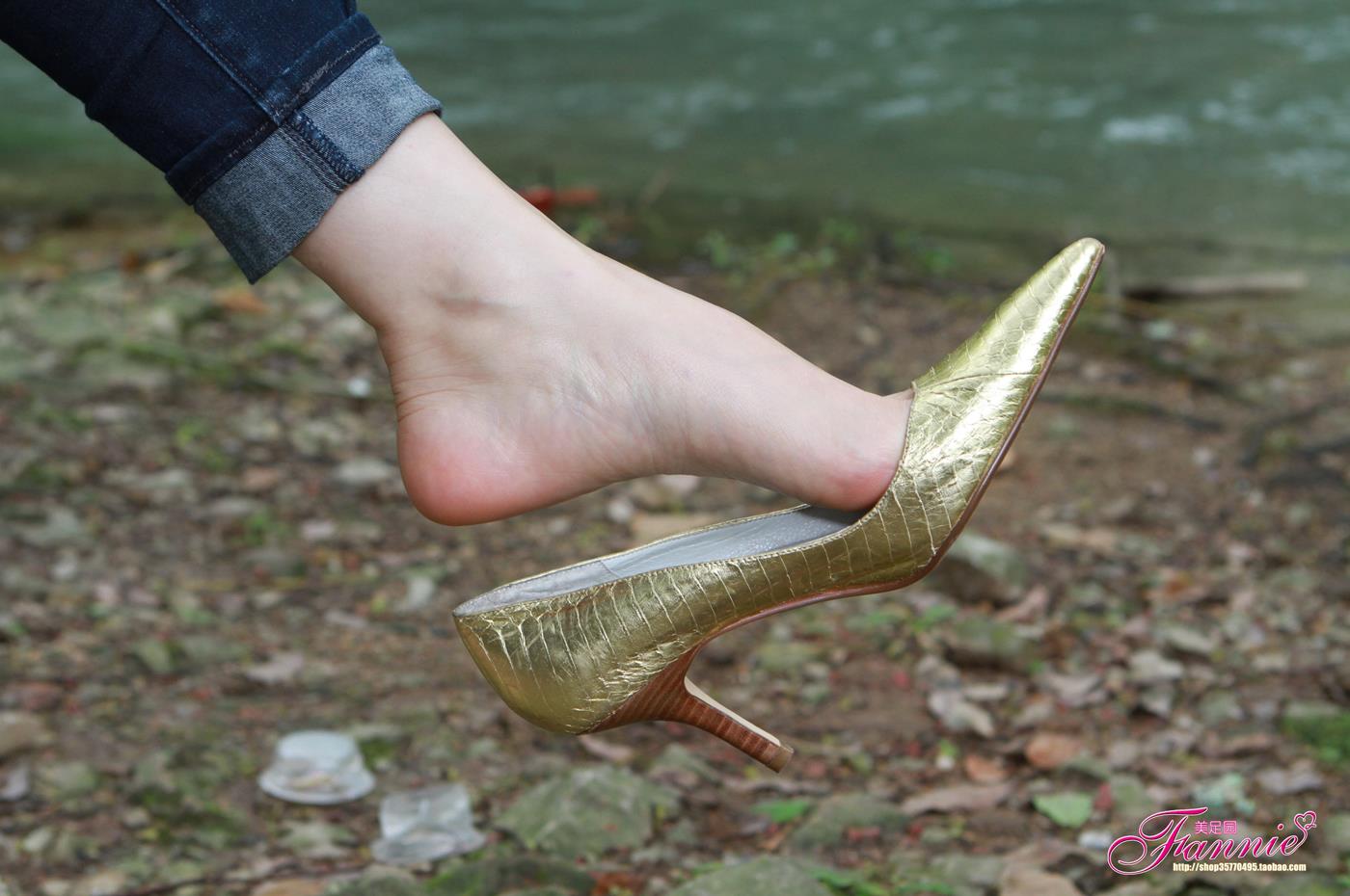 Fannie芬妮每足园 No.139 高跟裸足特写3 [39P/111MB]