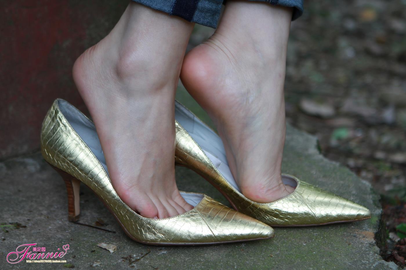 Fannie芬妮每足园 No.139 高跟裸足特写3 [39P/111MB]