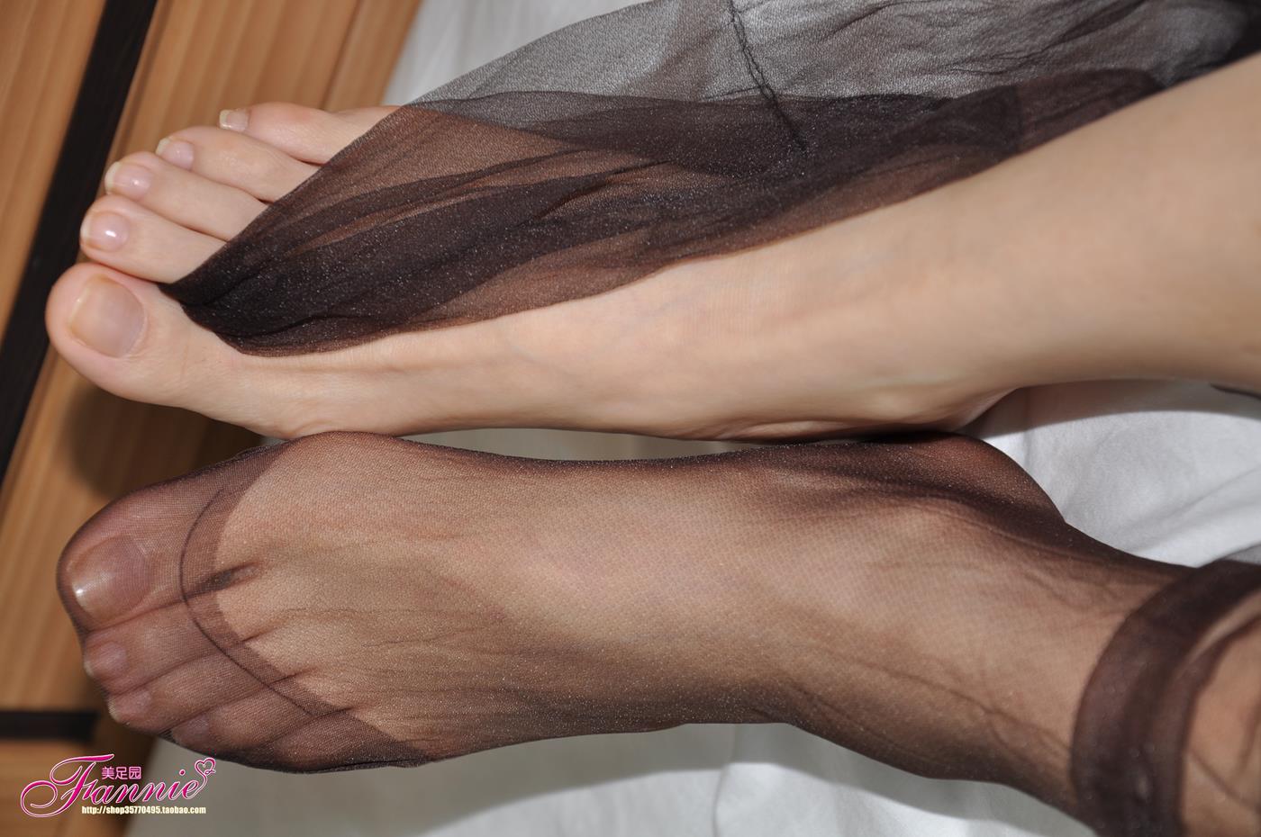 Fannie芬妮每足园 No.157 黑丝特写 [48P/142MB]