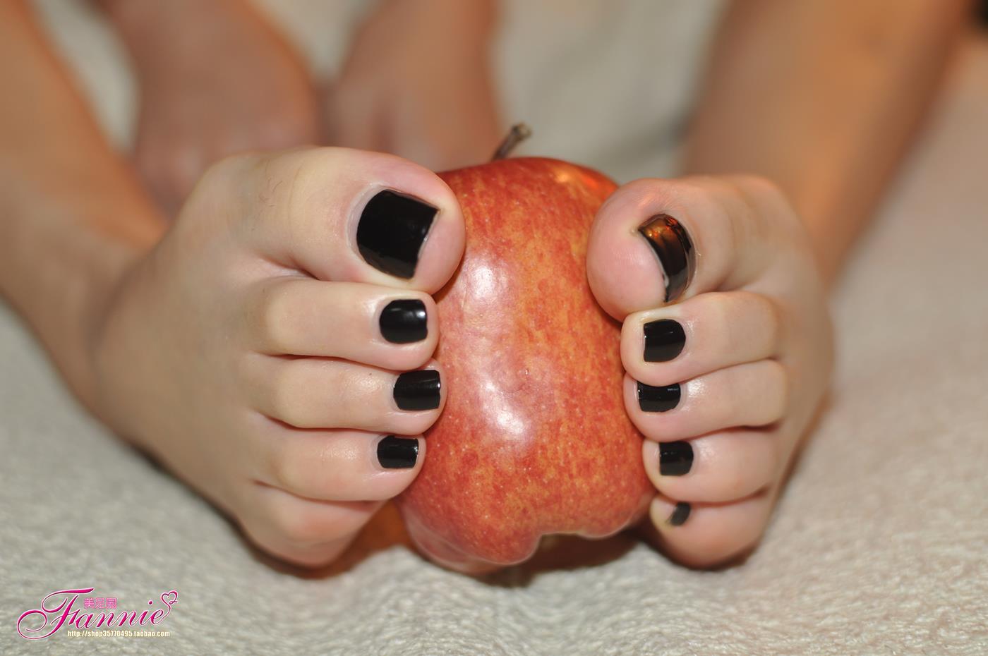 Fannie芬妮每足园 No.153 果香甜美4 [56P/133MB]