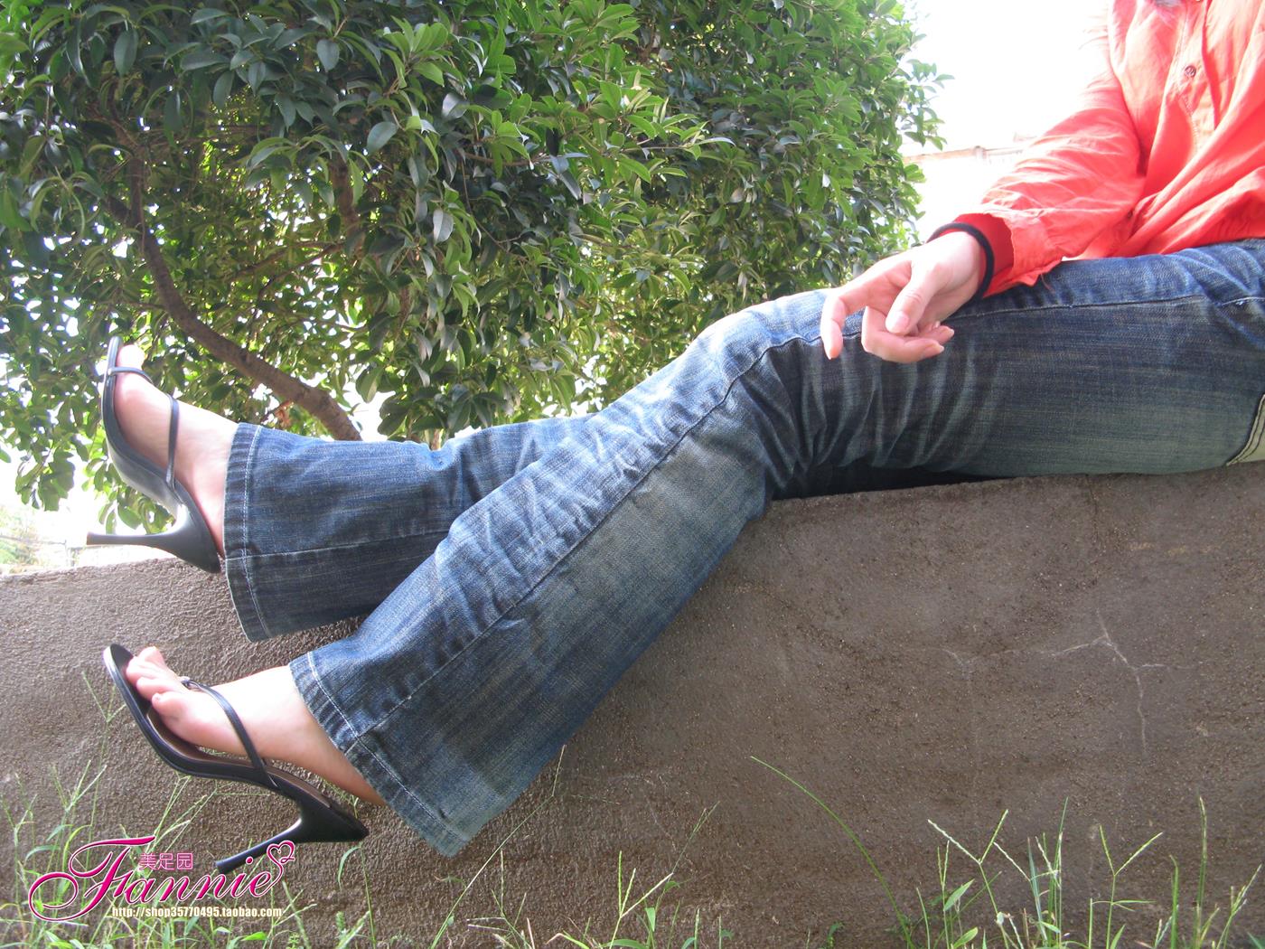 Fannie芬妮每足园 No.162 湖光秋色 [120P/357MB]