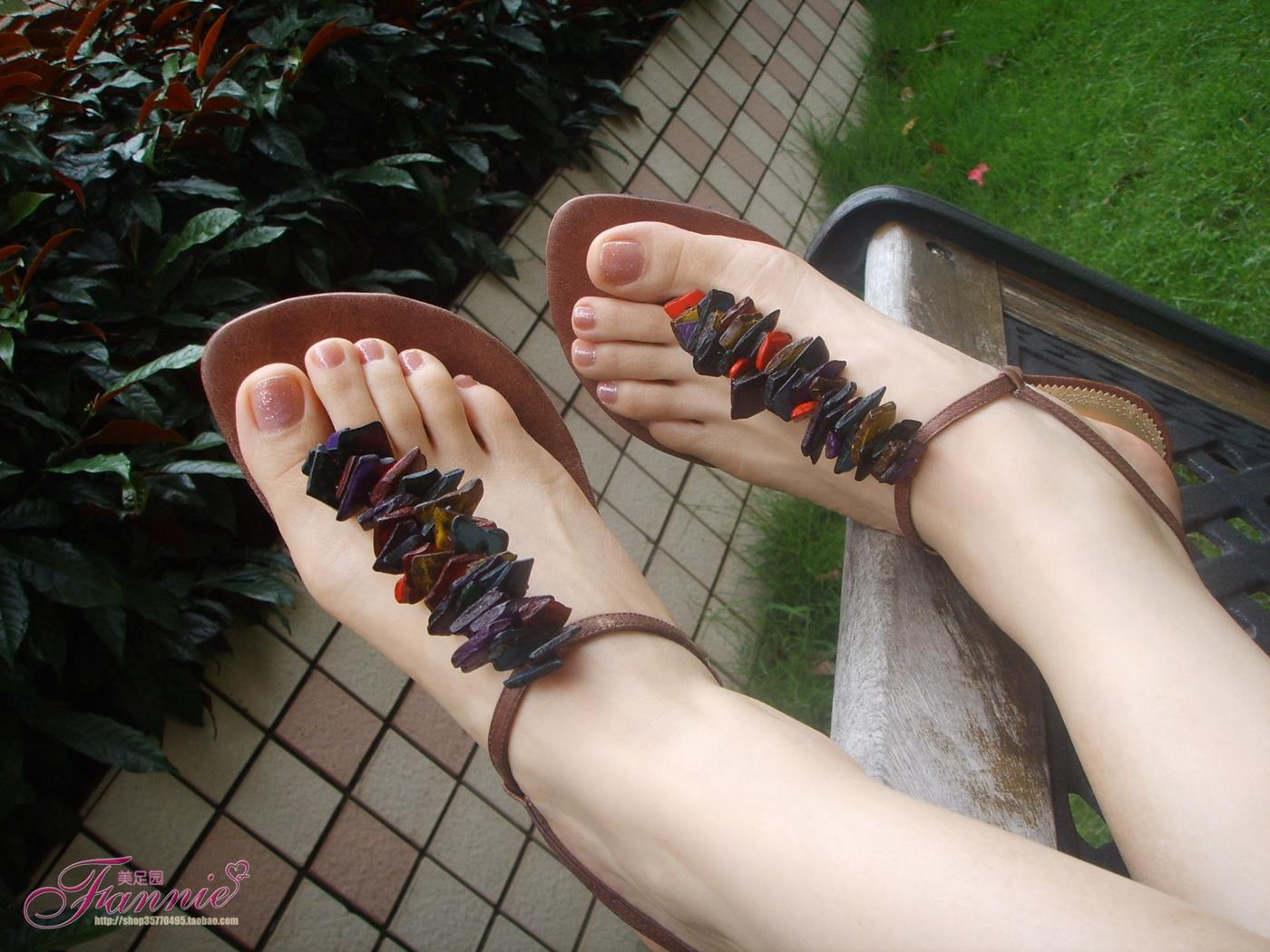 Fannie芬妮每足园 No.136 风起时，勾起无限风光-裸足 [30P/32MB]