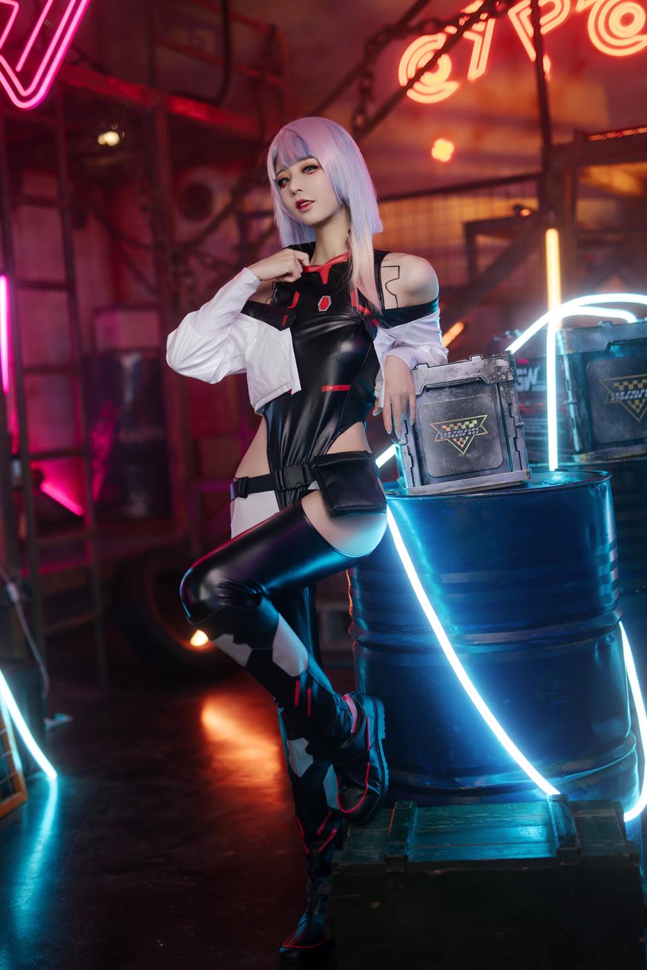 爱老师_PhD - 赛博朋克 露西[18P/97MB]