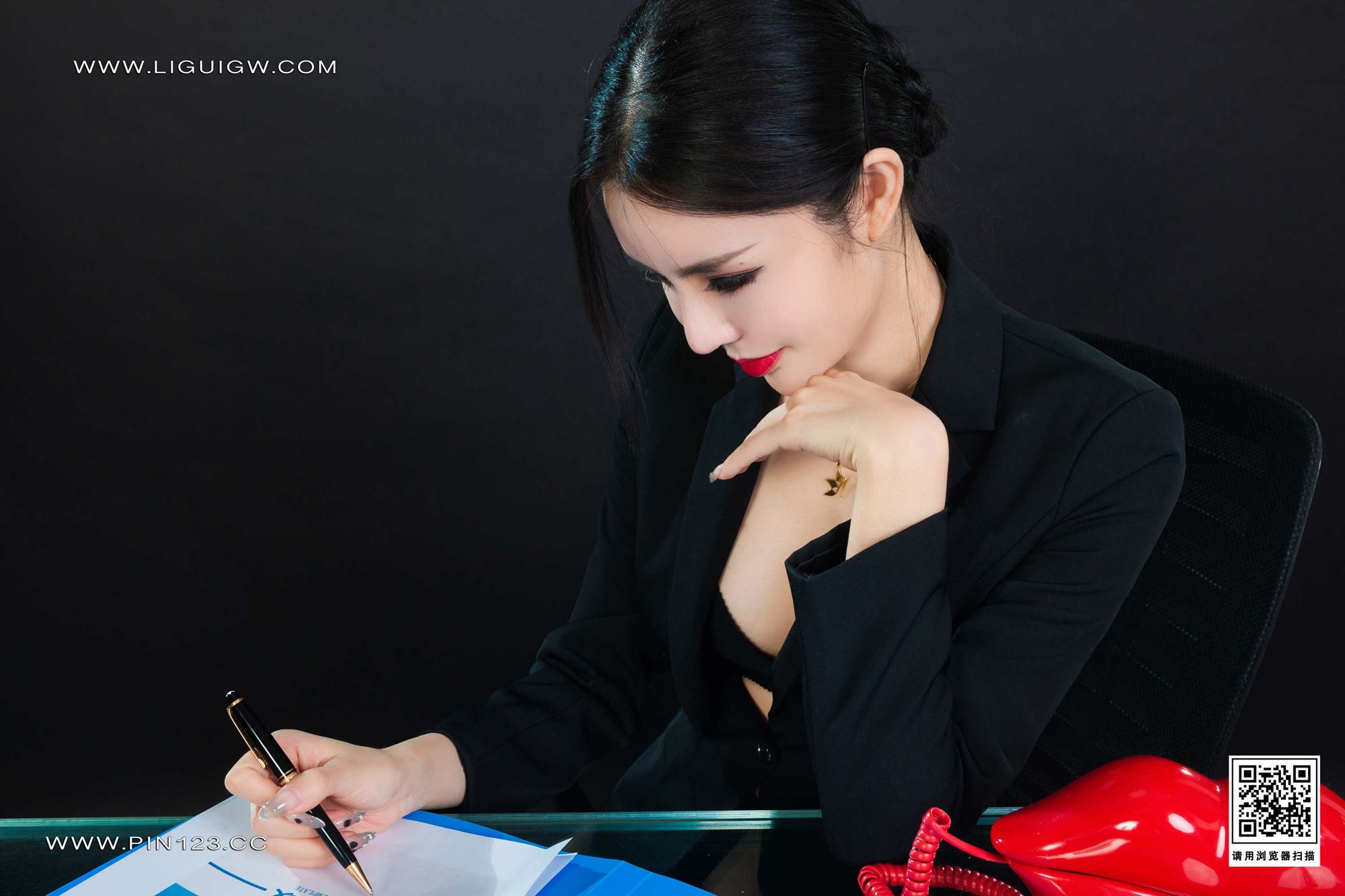 [Ligui丽柜]2023.10.02 合同陷阱（上）凉儿[45+1P/60MB]