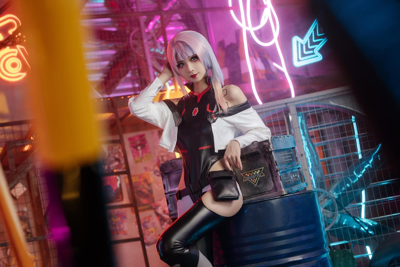 爱老师_PhD - 赛博朋克 露西[18P/97MB]