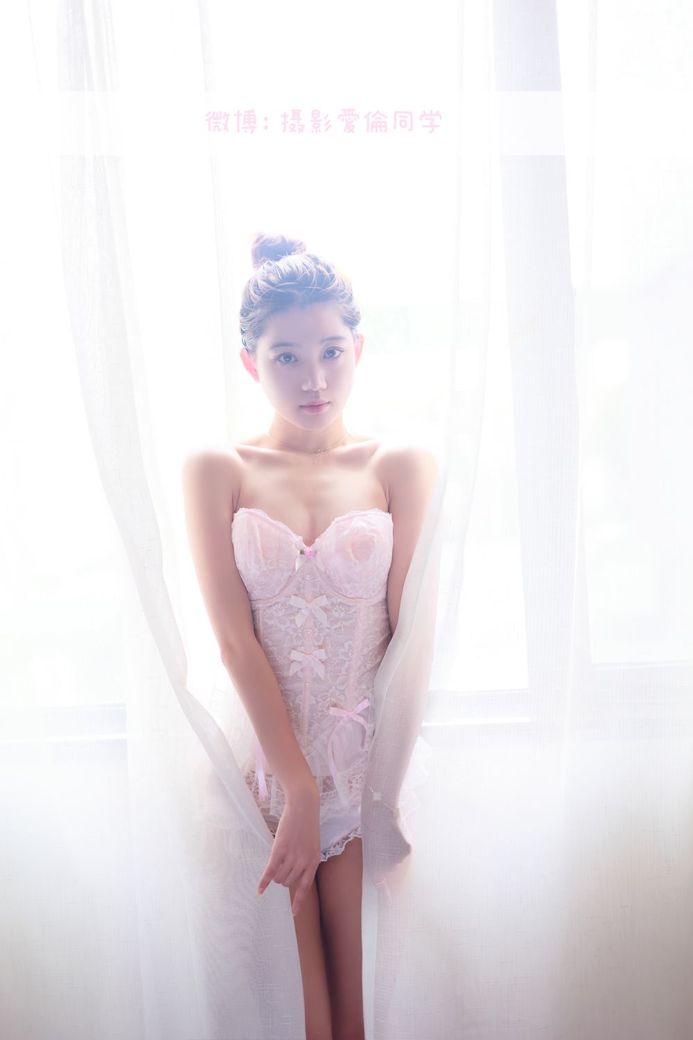 爱伦同学 - 粉色诱惑蕾丝胸衣[10P/82MB]