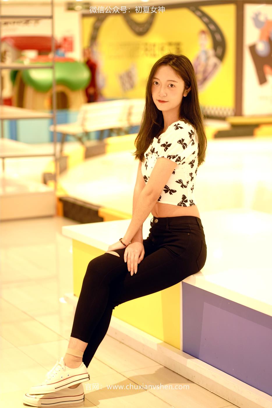 初夏女神 NO.030 依依 邻家女孩-商场篇[88P/1V/3.83GB]