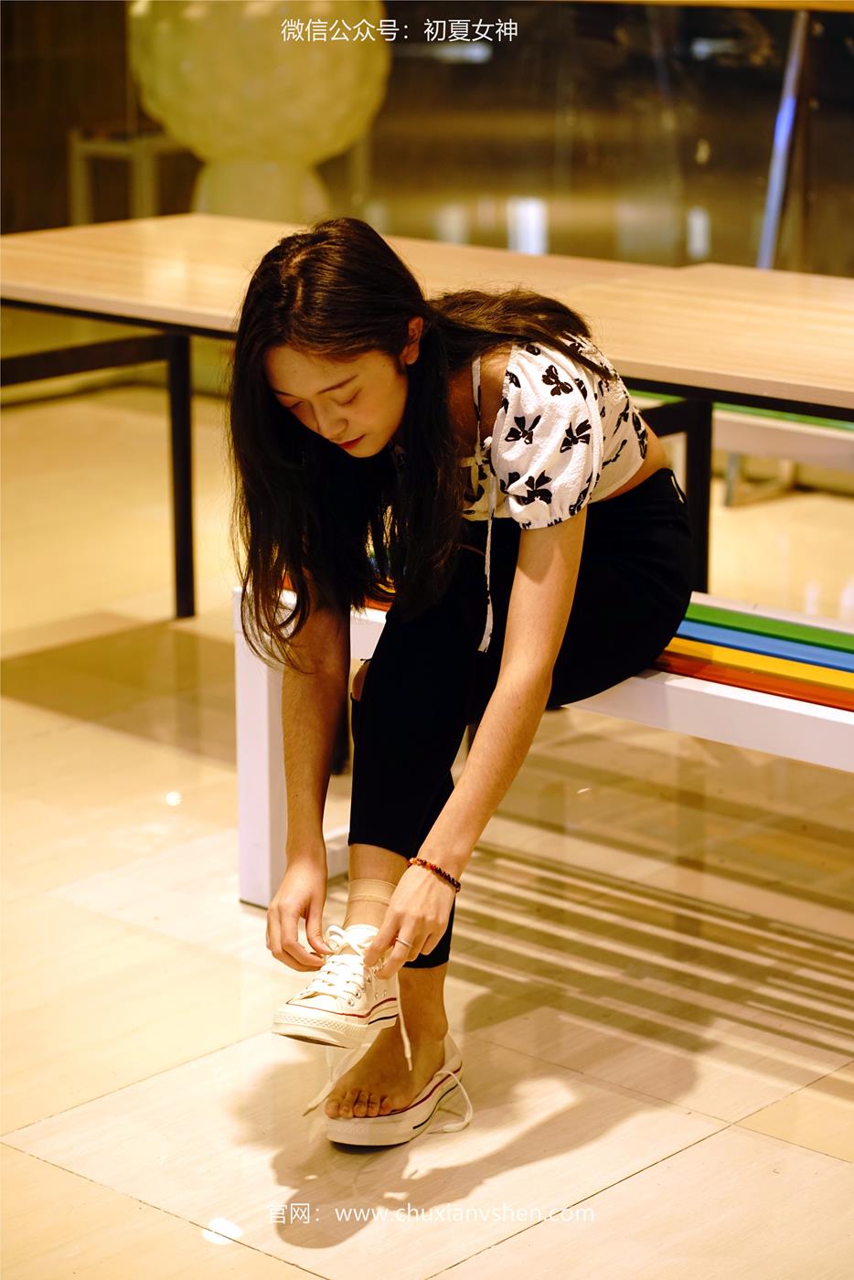 初夏女神 NO.030 依依 邻家女孩-商场篇[88P/1V/3.83GB]