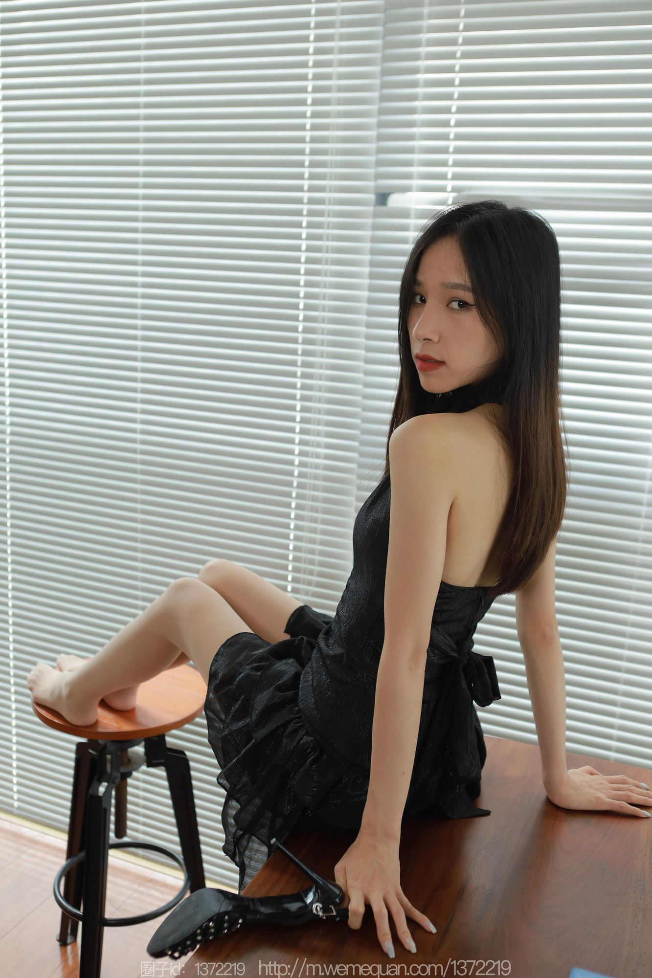[IESS异思趣向] 2023.05.17 丝享家1454：美子《露背连衣裙》[76P/75MB]