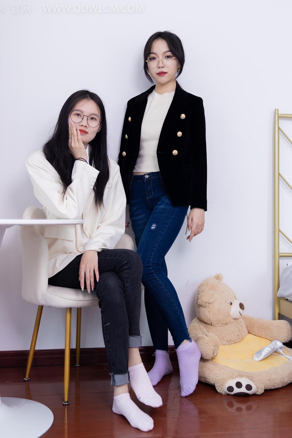 物恋传媒 NO.1687 纱纱&颜颜-玻璃上的雨滴[150P/1V/5.51GB]