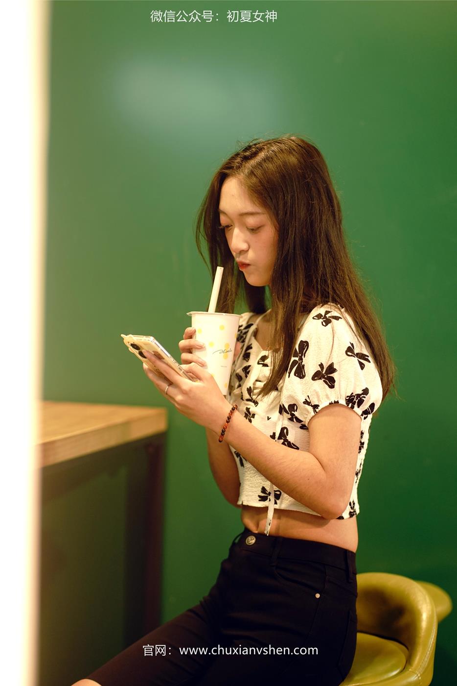 初夏女神 NO.030 依依 邻家女孩-商场篇[88P/1V/3.83GB]