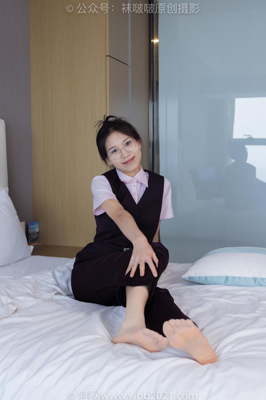 [BoBoSocks袜啵啵]NO.271 芝士-平底鞋、短肉丝、银行制服[147P/1V/6.04GB]