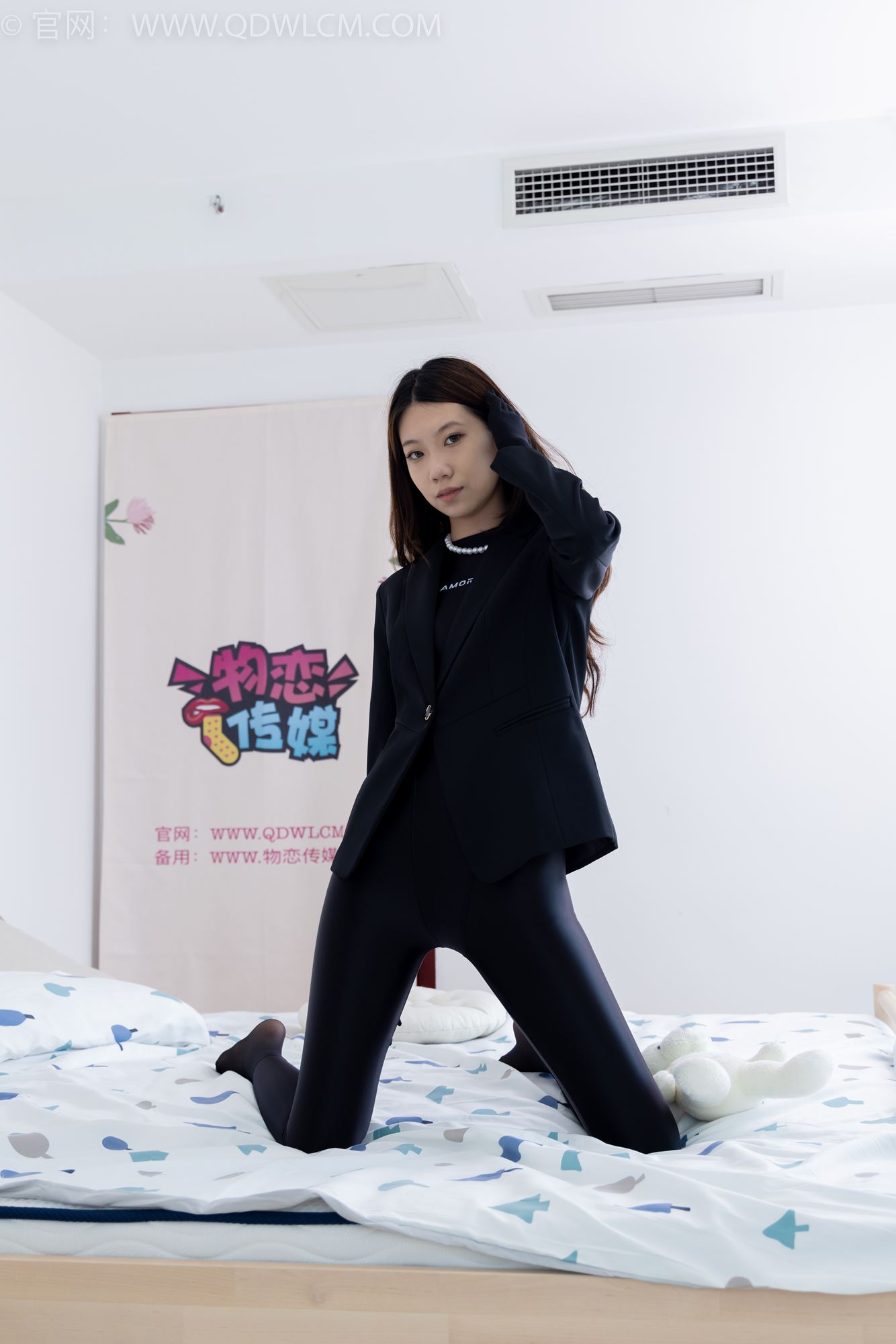 物恋传媒 NO.1695 纤纤-凛冬散去[150P/1V/3.41GB]