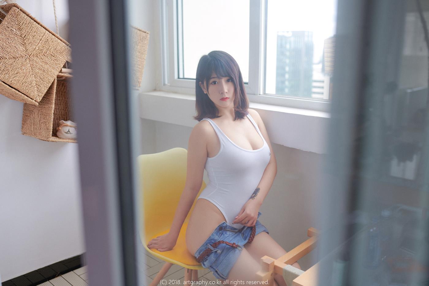 猫九酱  白色连体衣 [34P/102MB]