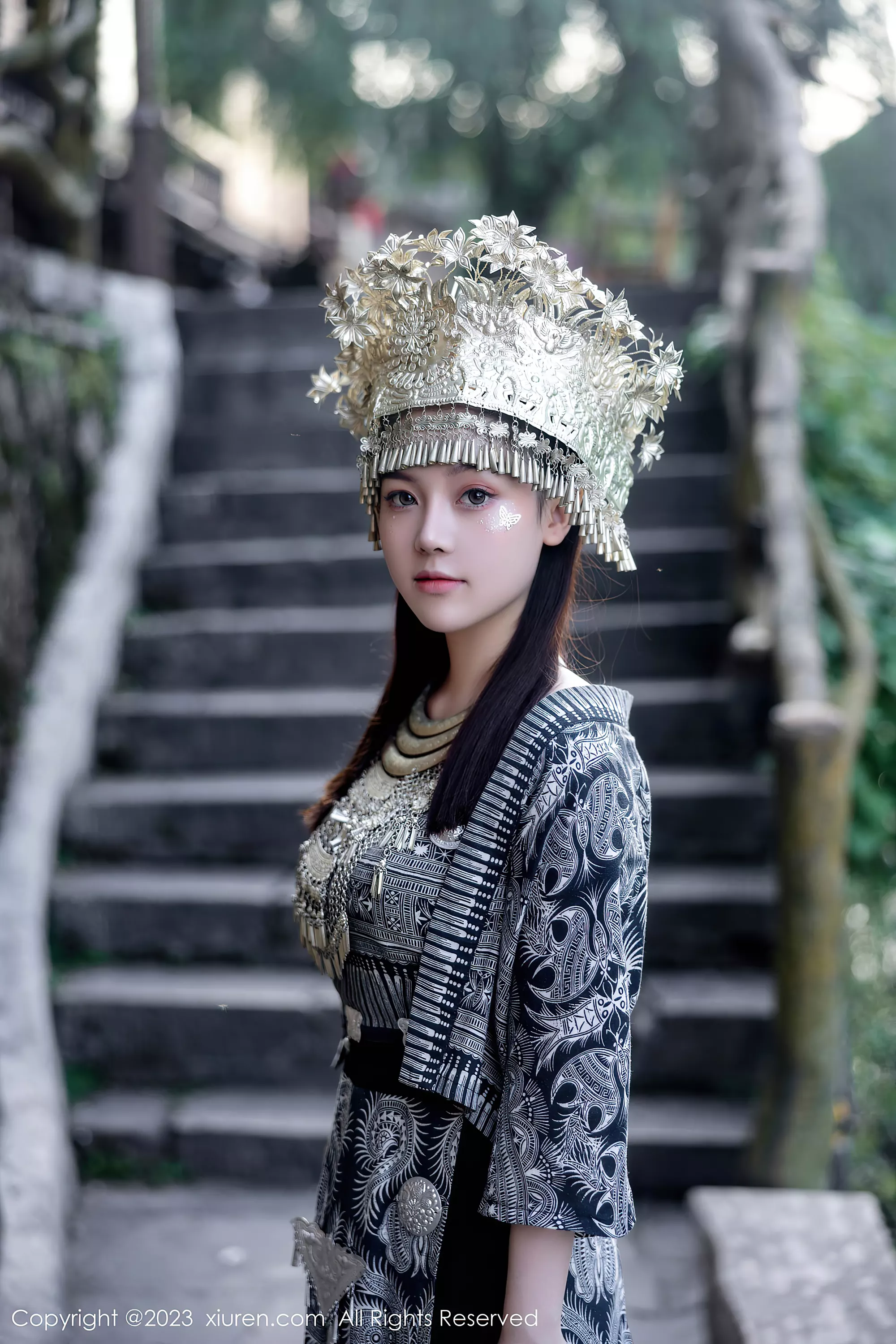 [XiuRen秀人网] 2023.09.27 No.7448 豆瓣酱 苗族服饰[83P/911MB]